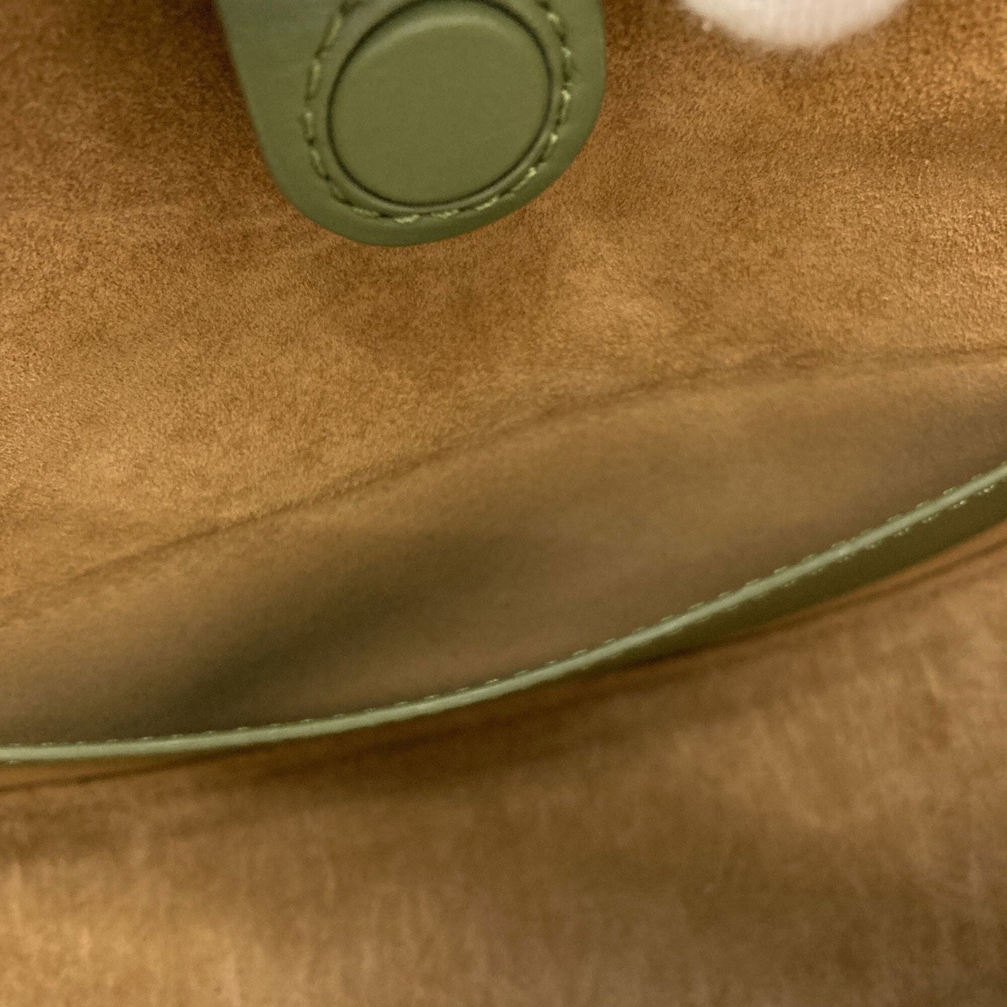 Loewe Green Leather Shoulder Bag (Pre-Owned)