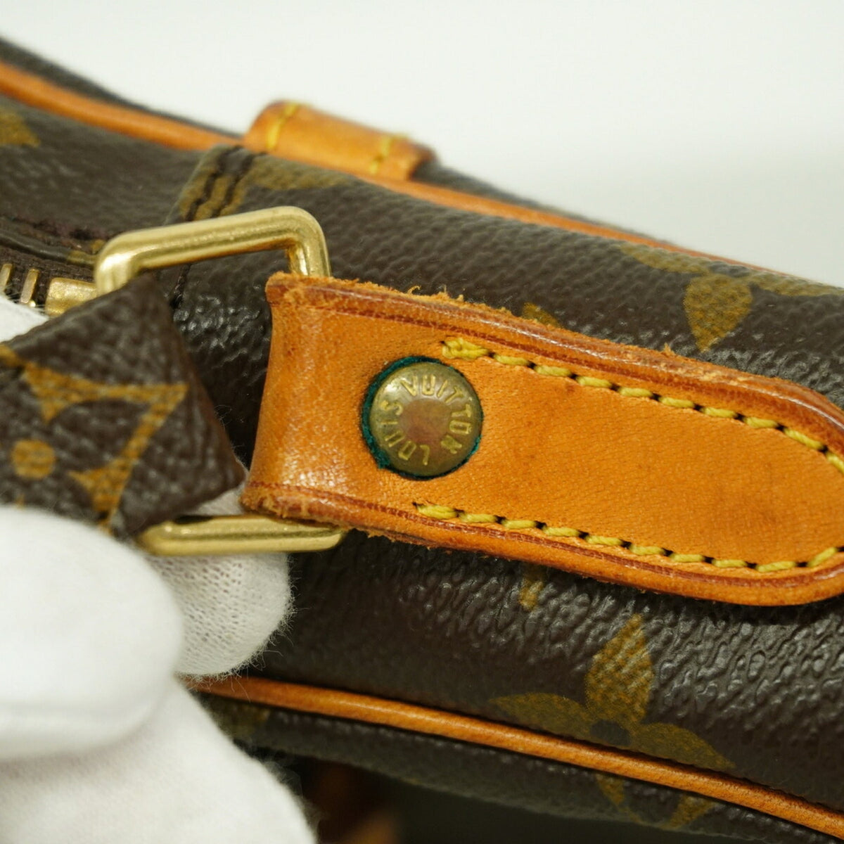 Louis Vuitton Brown Shoulder Bag (Pre-Owned)