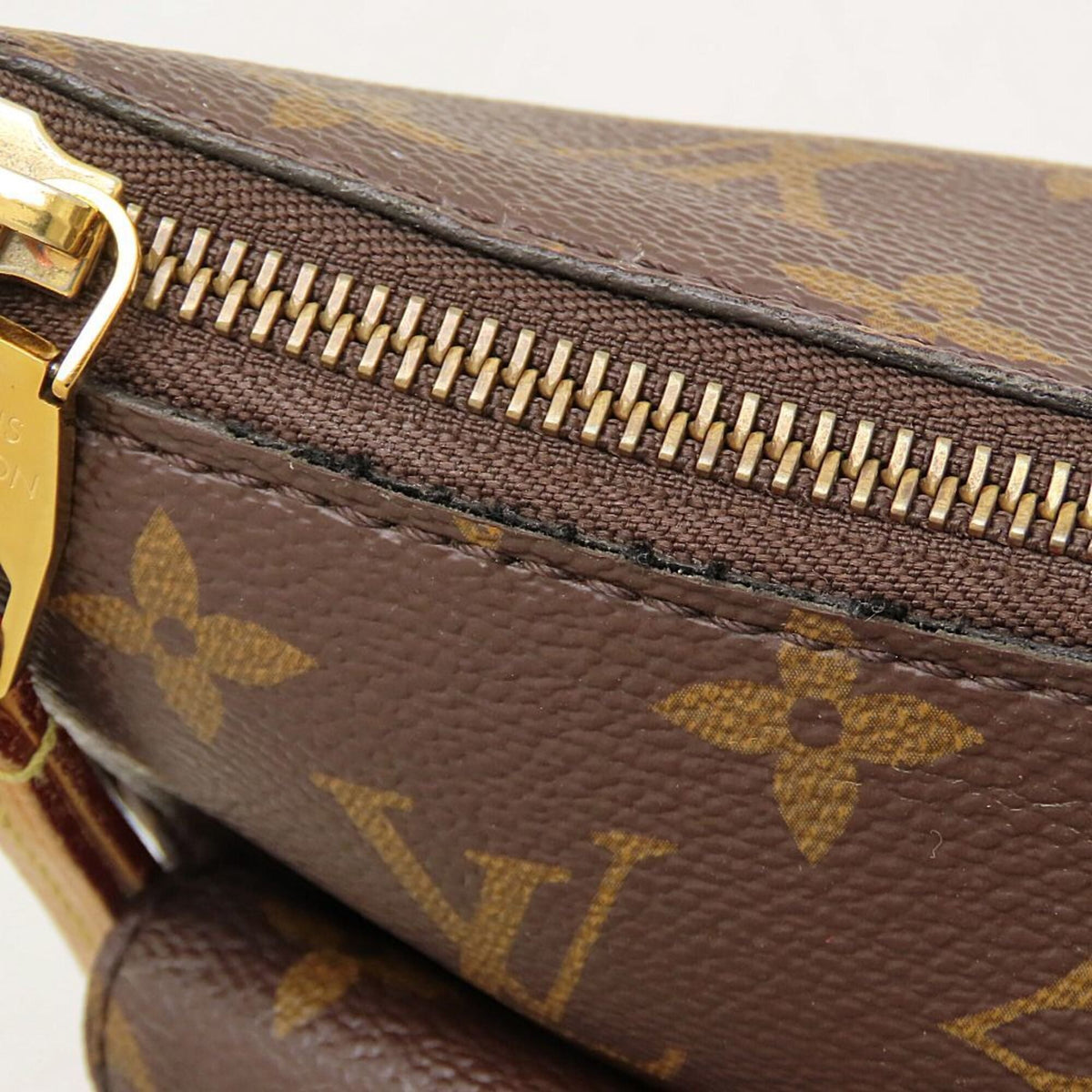 Louis Vuitton Brown Monogram Monogram Shoulder Bag (Pre-Owned)