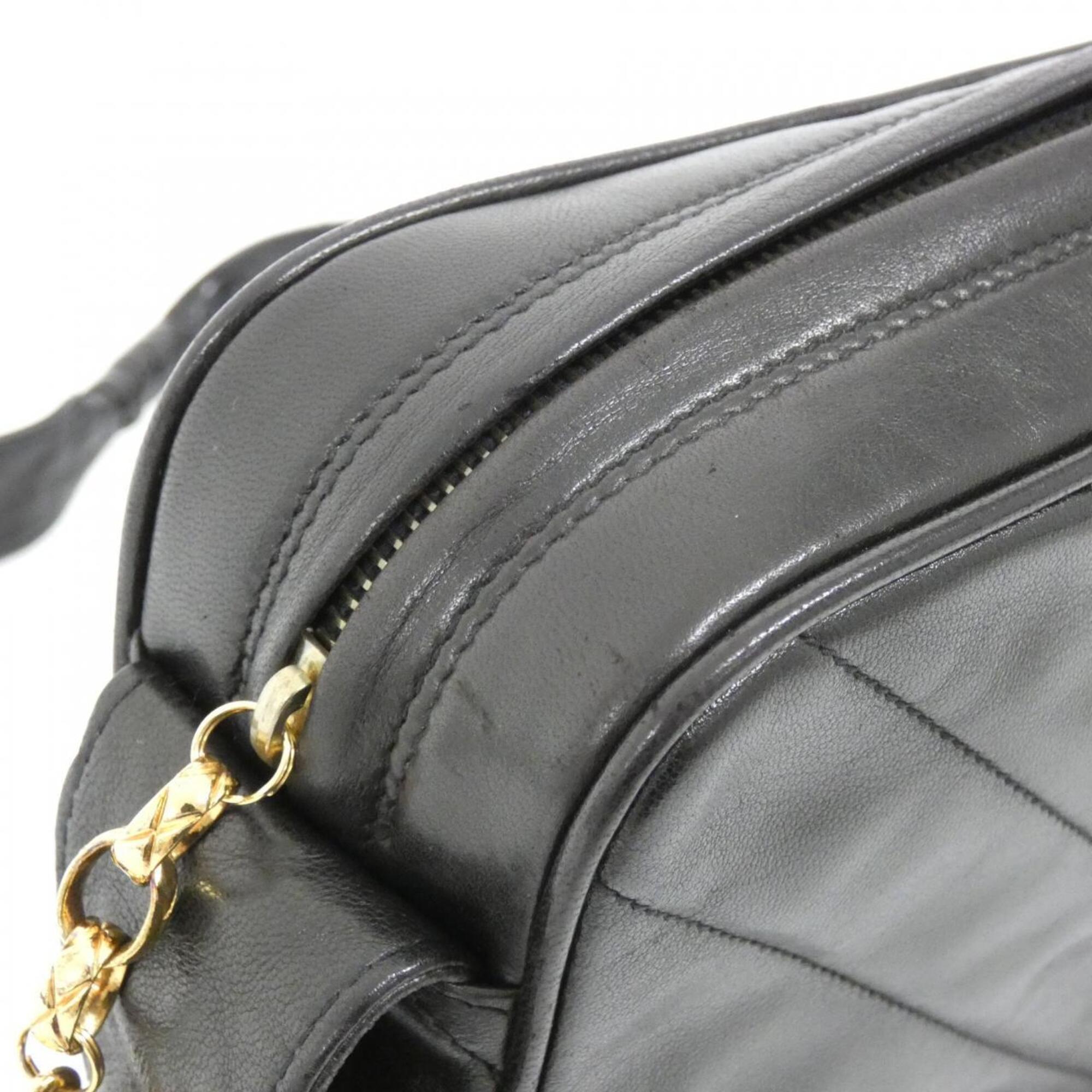 Chanel Black Leather Shoulder Bag (Pre-Owned)