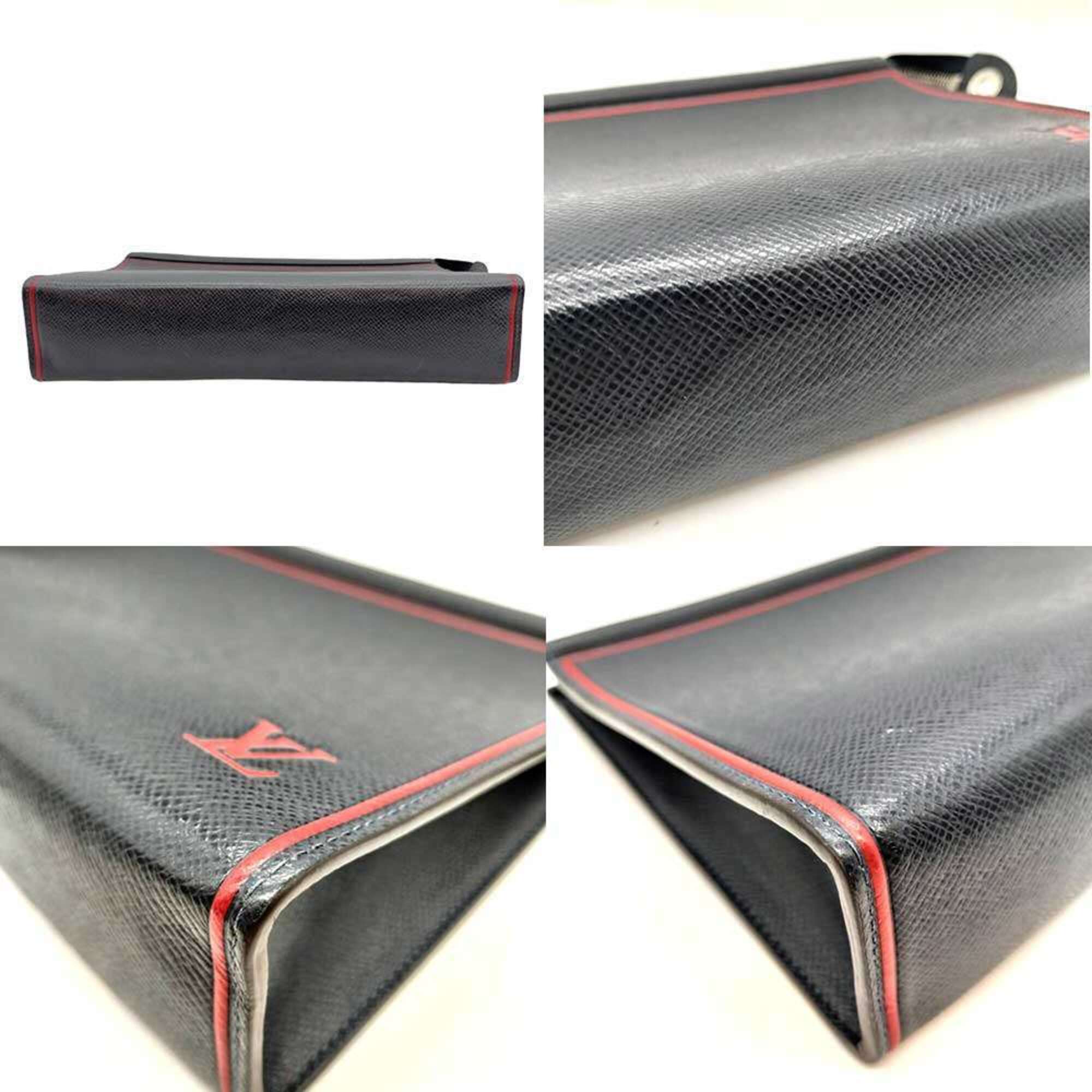 Louis Vuitton Taiga Navy Taiga Leather Clutch Bag (Pre-Owned)
