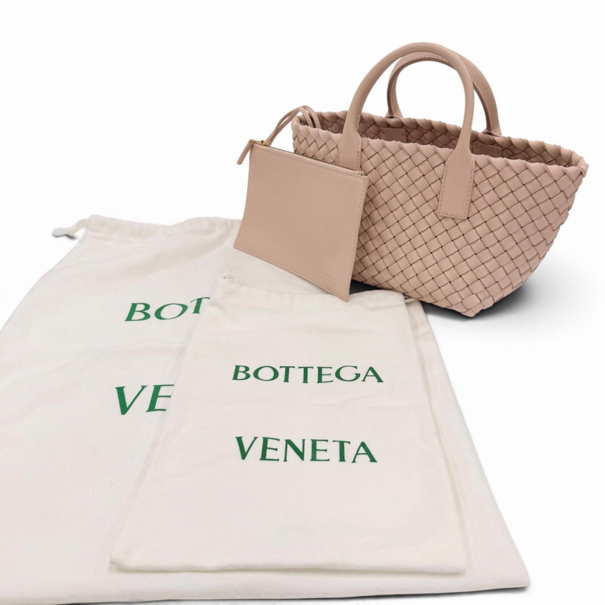 Bottega Veneta Pink Leather Pouch Shoulder Bag (Pre-Owned)