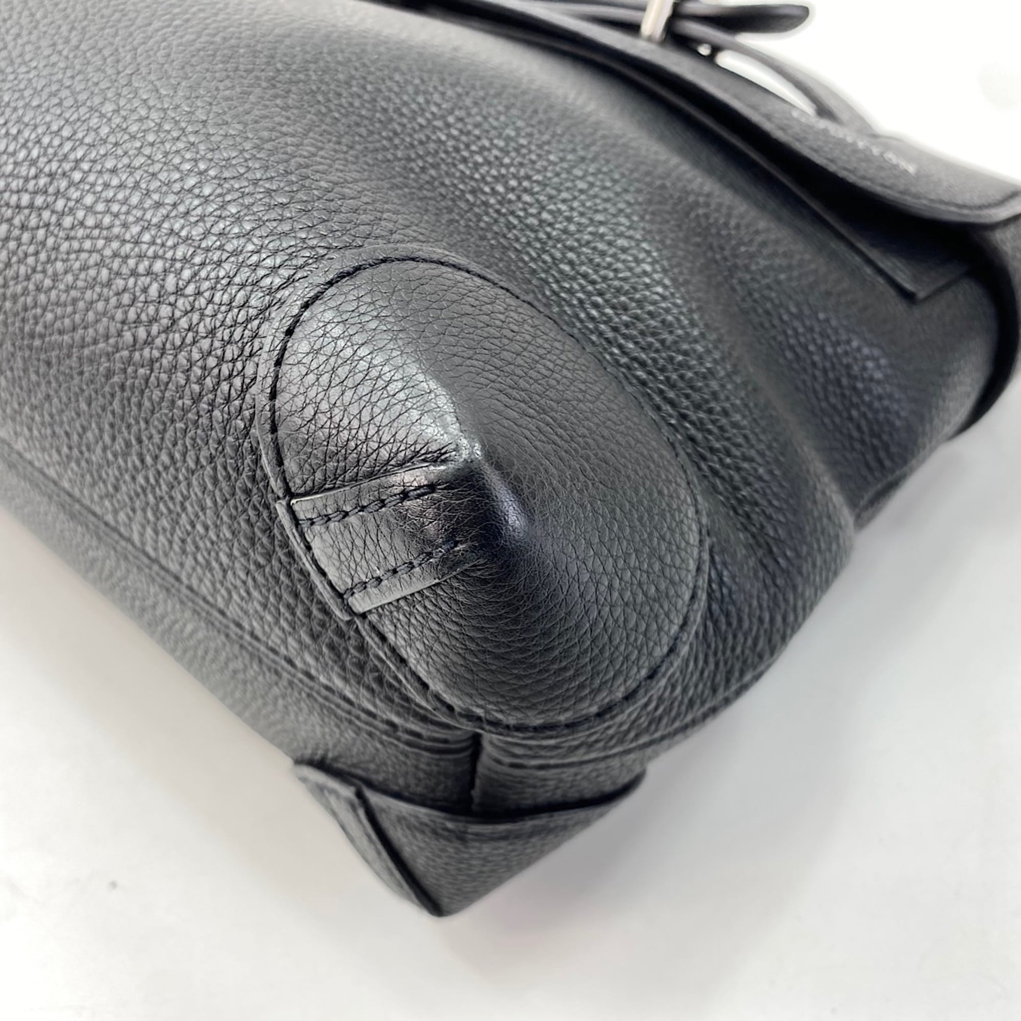 Louis Vuitton Black Shoulder Bag (Pre-Owned)