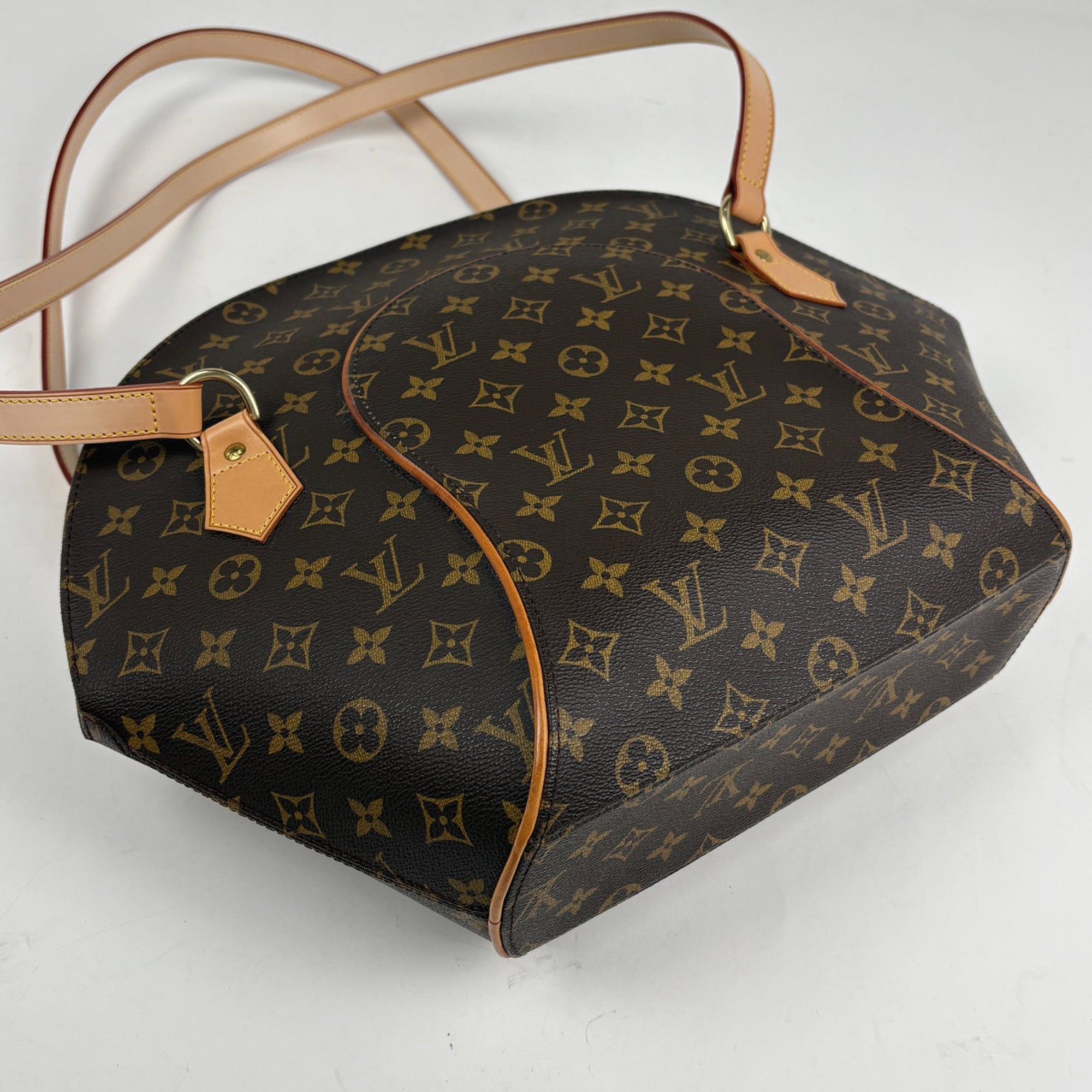 Louis Vuitton Brown Monogram Monogram Shoulder Bag (Pre-Owned)