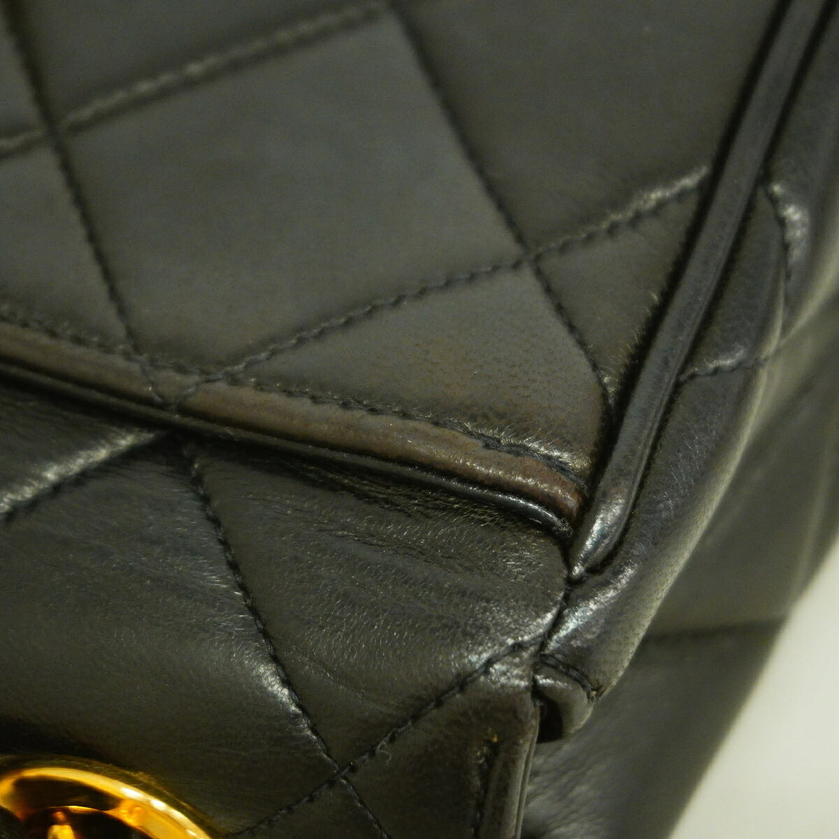 Chanel Black Leather Shoulder Bag (Pre-Owned)