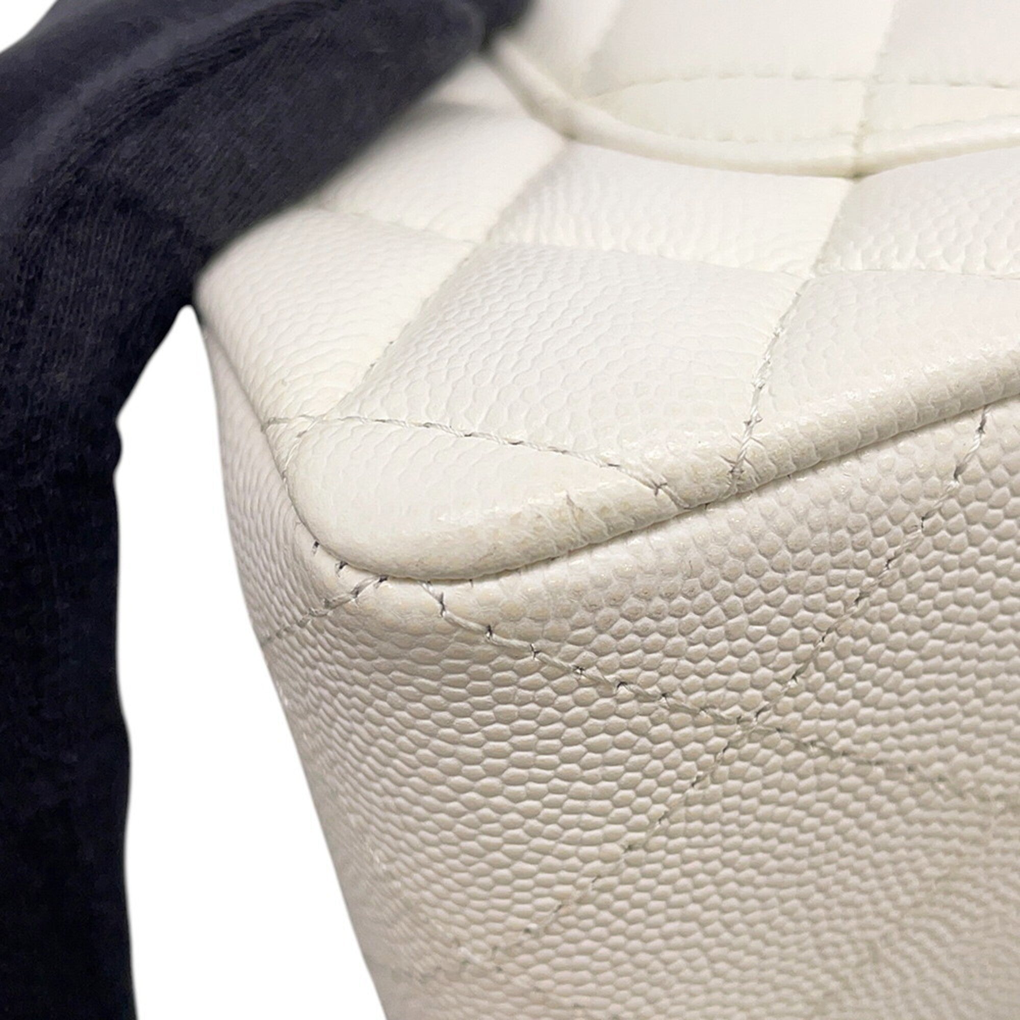 Chanel White Grained Calfskin Handbag Shoulder Bag (Pre-Owned)