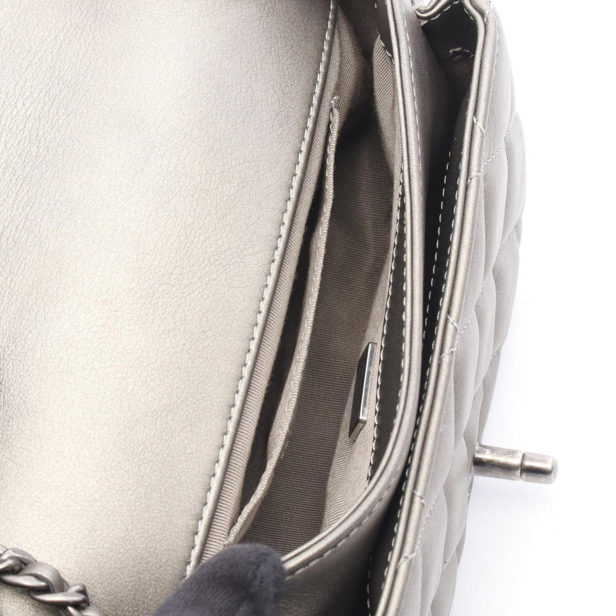 Chanel Gray Leather Handbag Shoulder Bag (Pre-Owned)