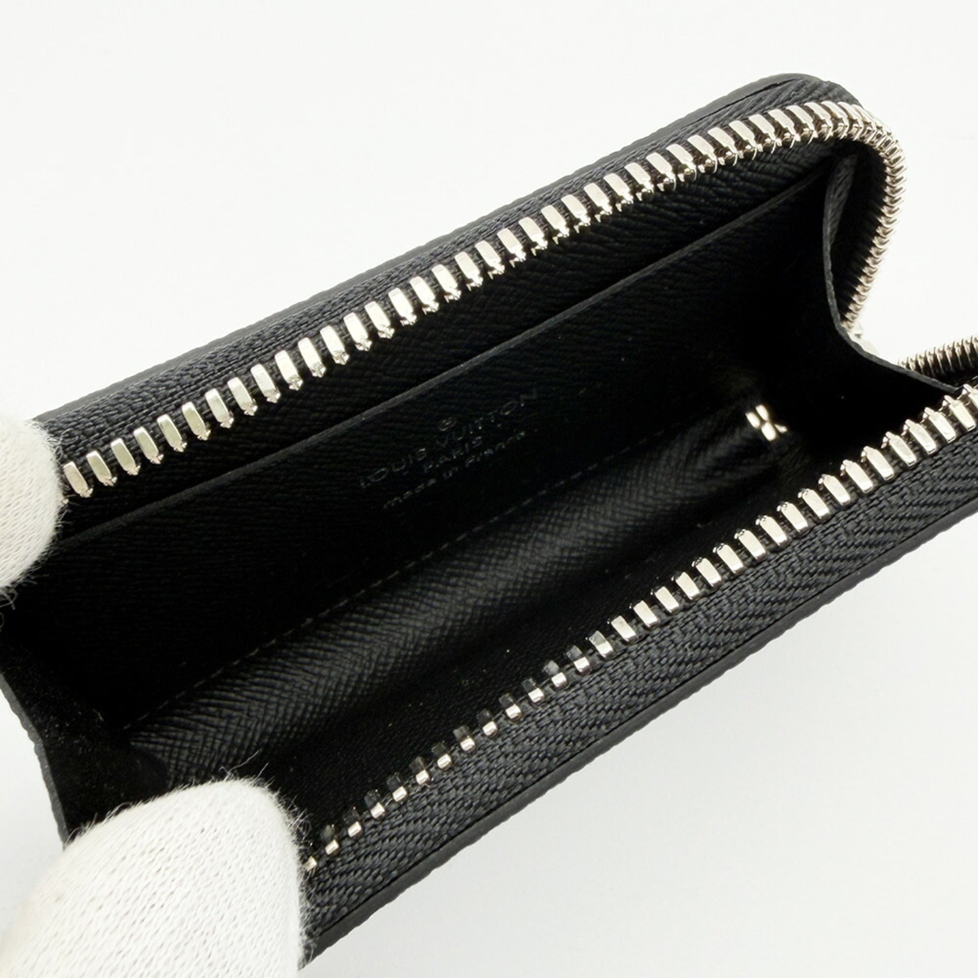 Louis Vuitton Noir Taiga Leather Leather Coin Purse/Coin Case (Pre-Owned)