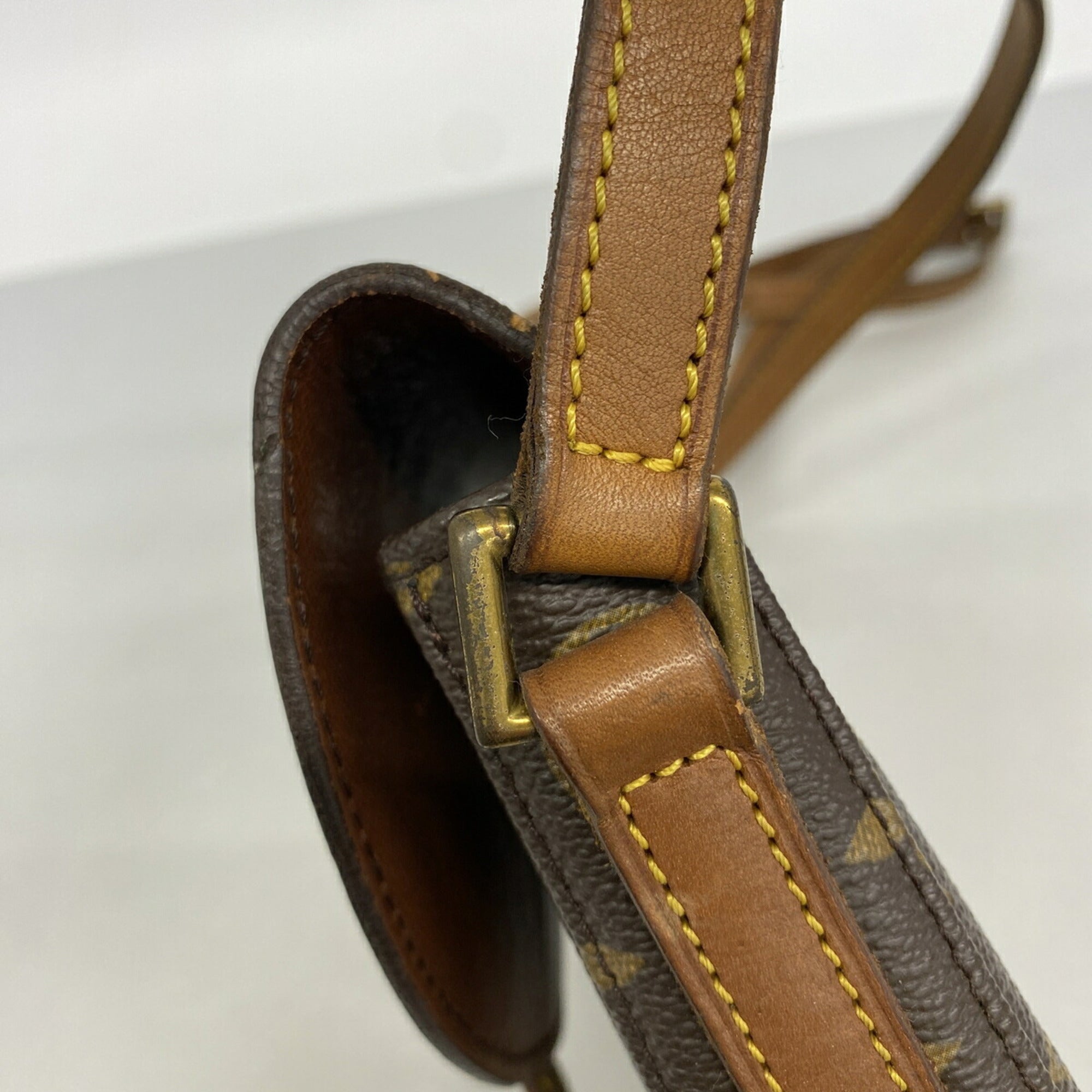 Louis Vuitton Brown Shoulder Bag (Pre-Owned)