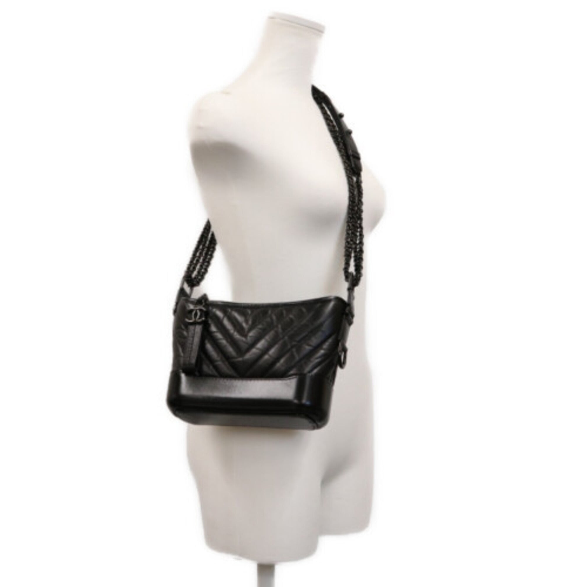 Chanel Black Leather Shoulder Bag (Pre-Owned)