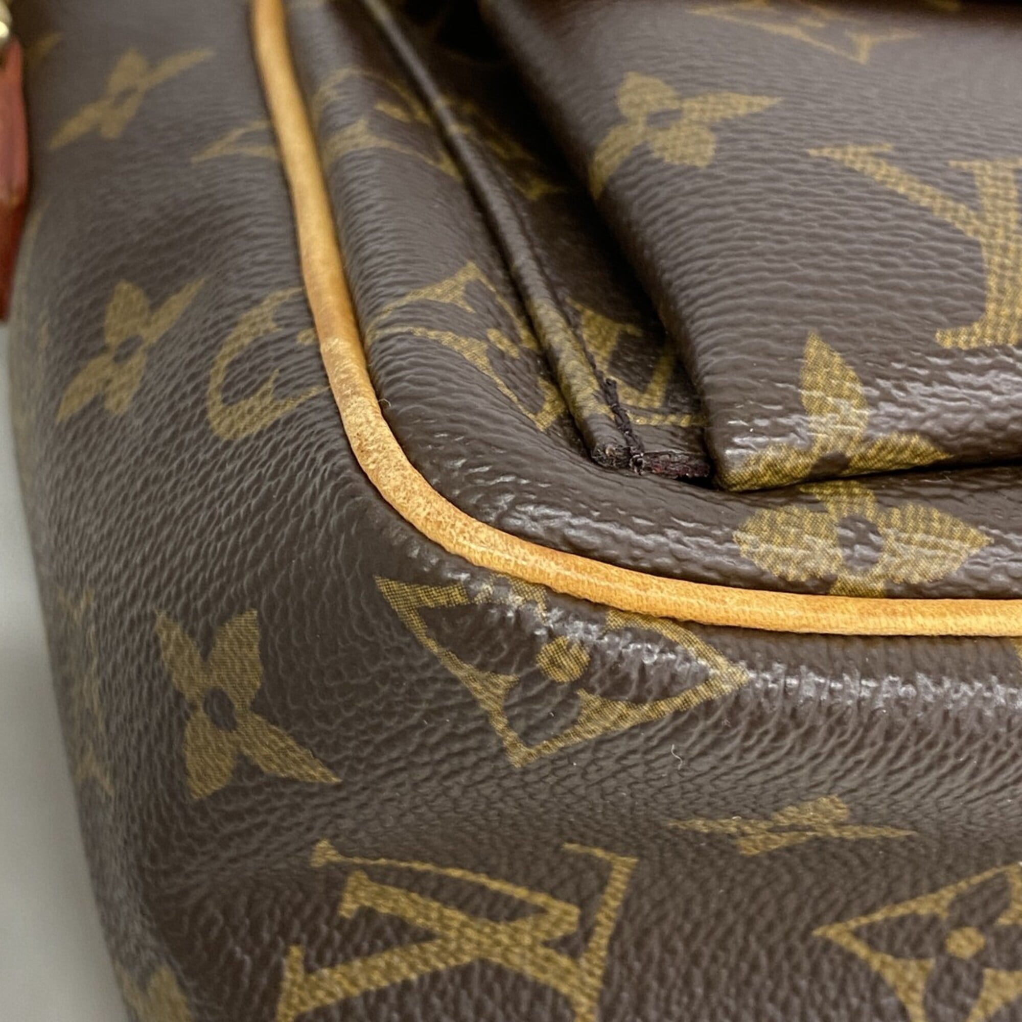 Louis Vuitton Brown Shoulder Bag (Pre-Owned)