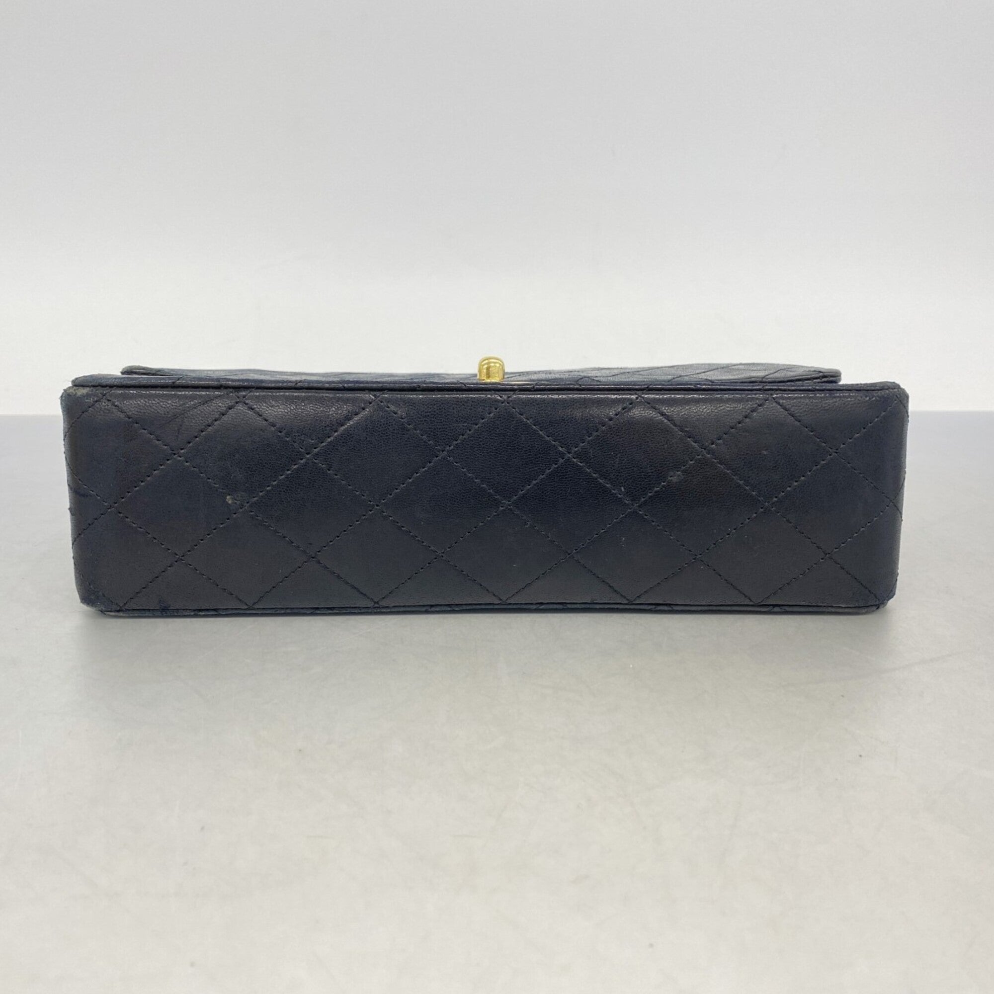 Chanel Black Leather Shoulder Bag (Pre-Owned)