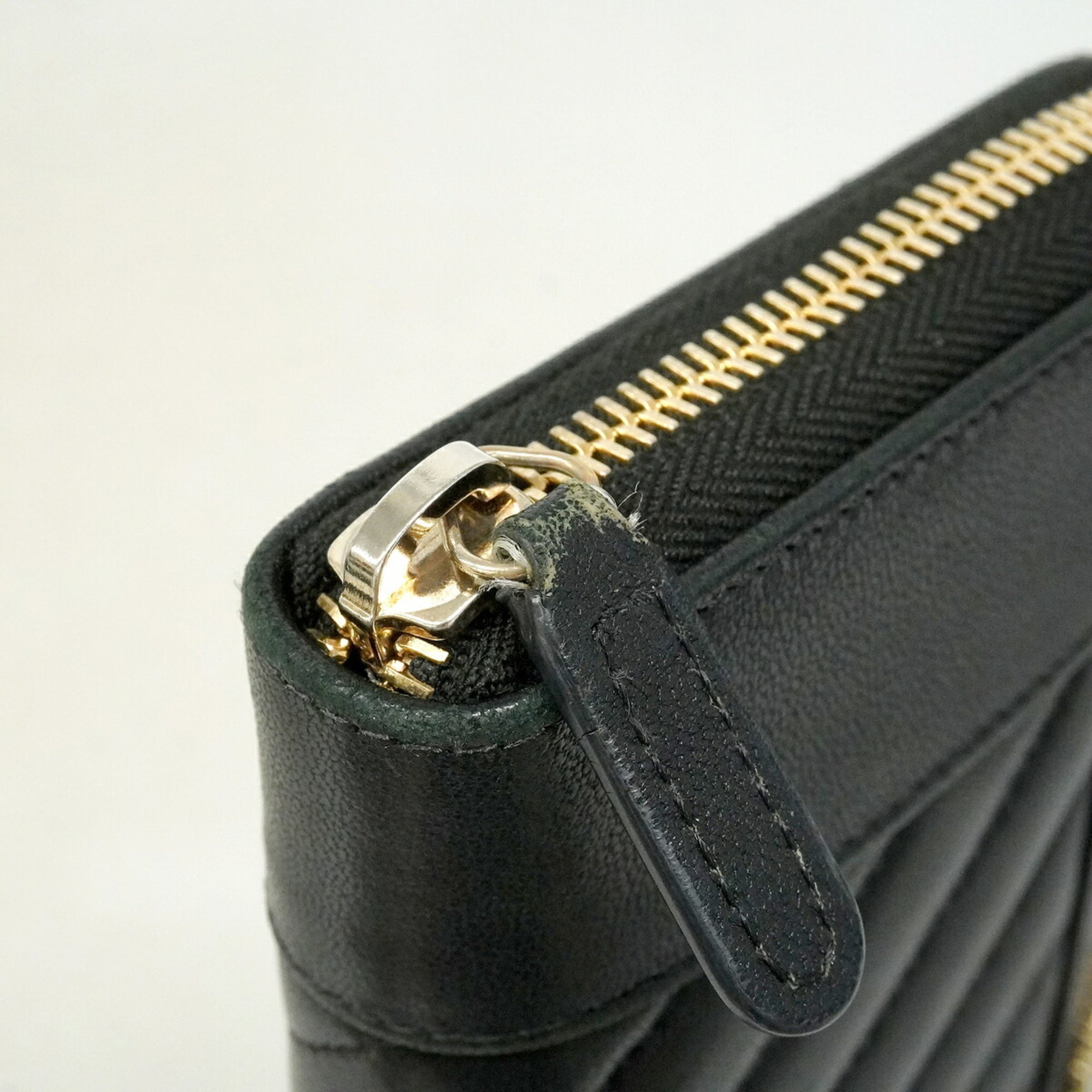 Chanel Black Leather Long Wallet (Bi-Fold) (Pre-Owned)