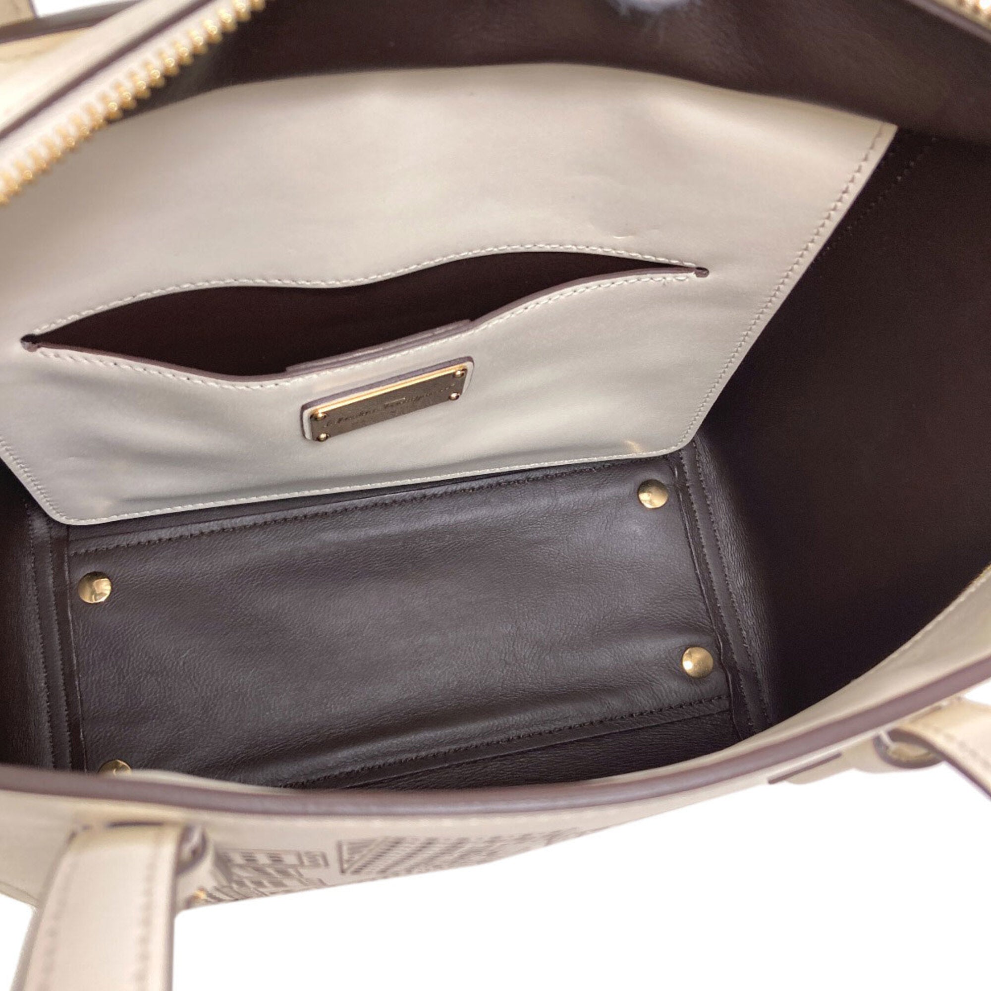 Salvatore Ferragamo White Leather Handbag (Pre-Owned)
