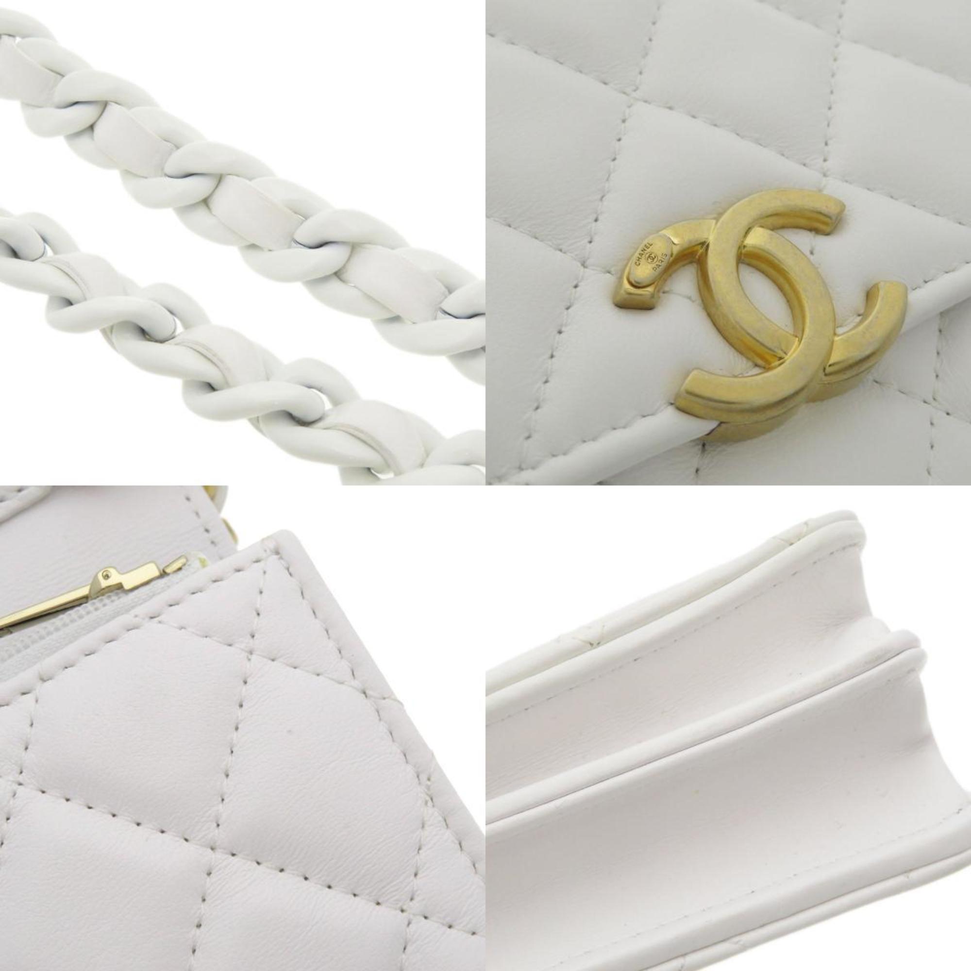 Chanel Matelasse White Leather Shoulder Bag (Pre-Owned)