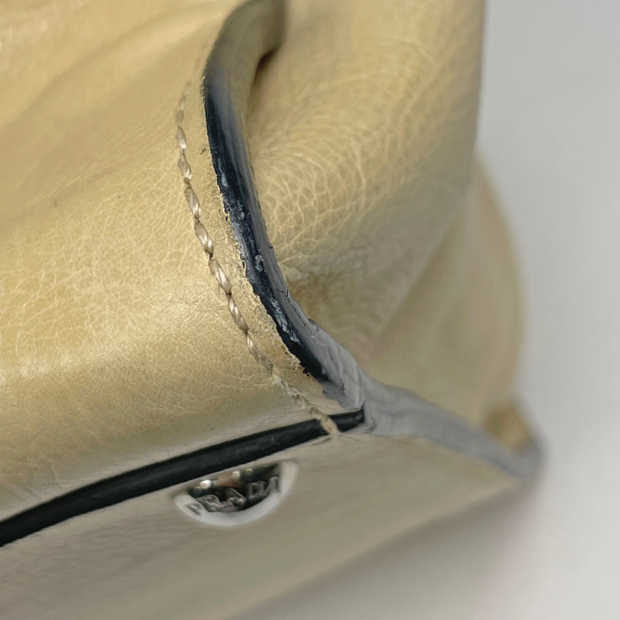 Prada Beige Leather Handbag (Pre-Owned)
