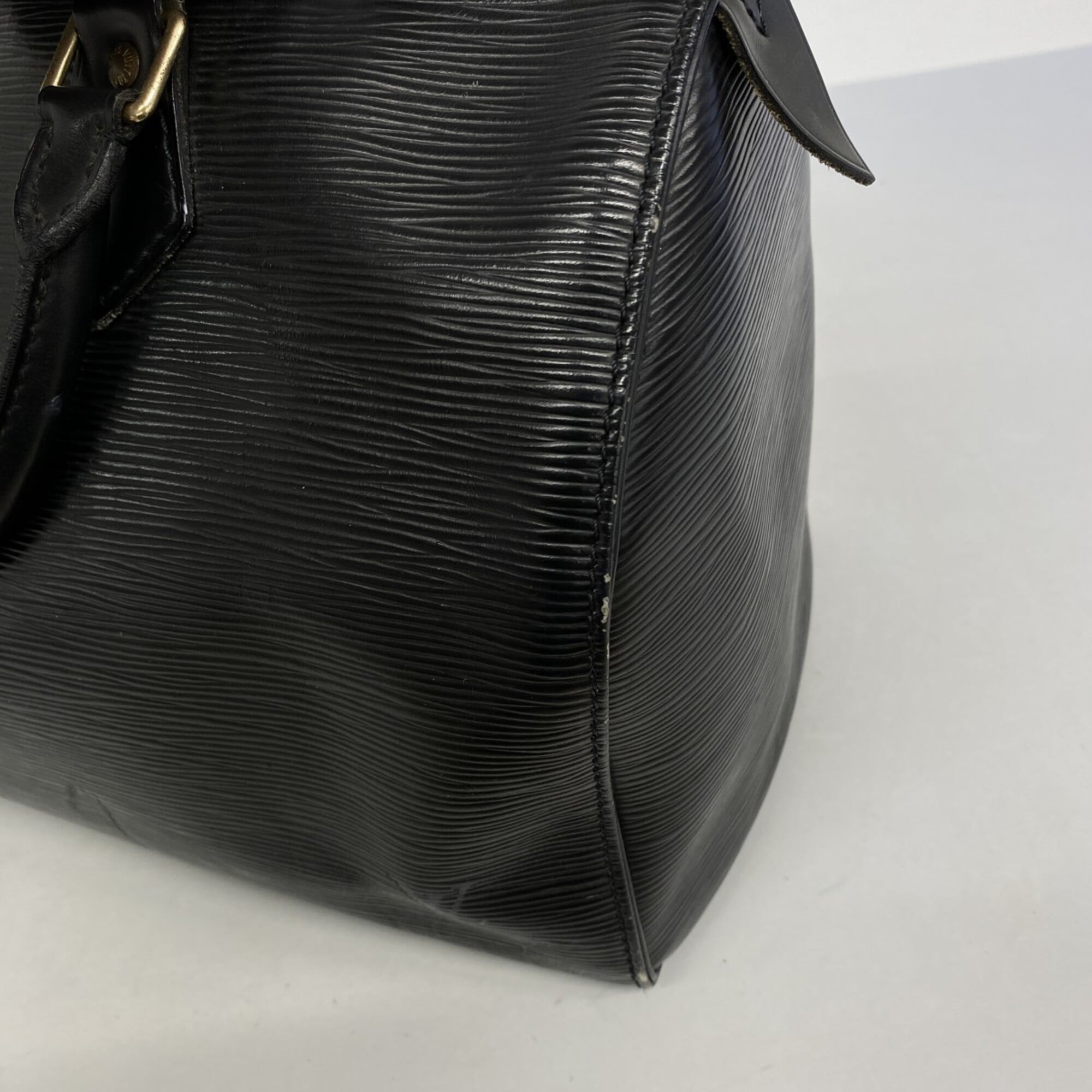 Louis Vuitton Noir Handbag (Pre-Owned)