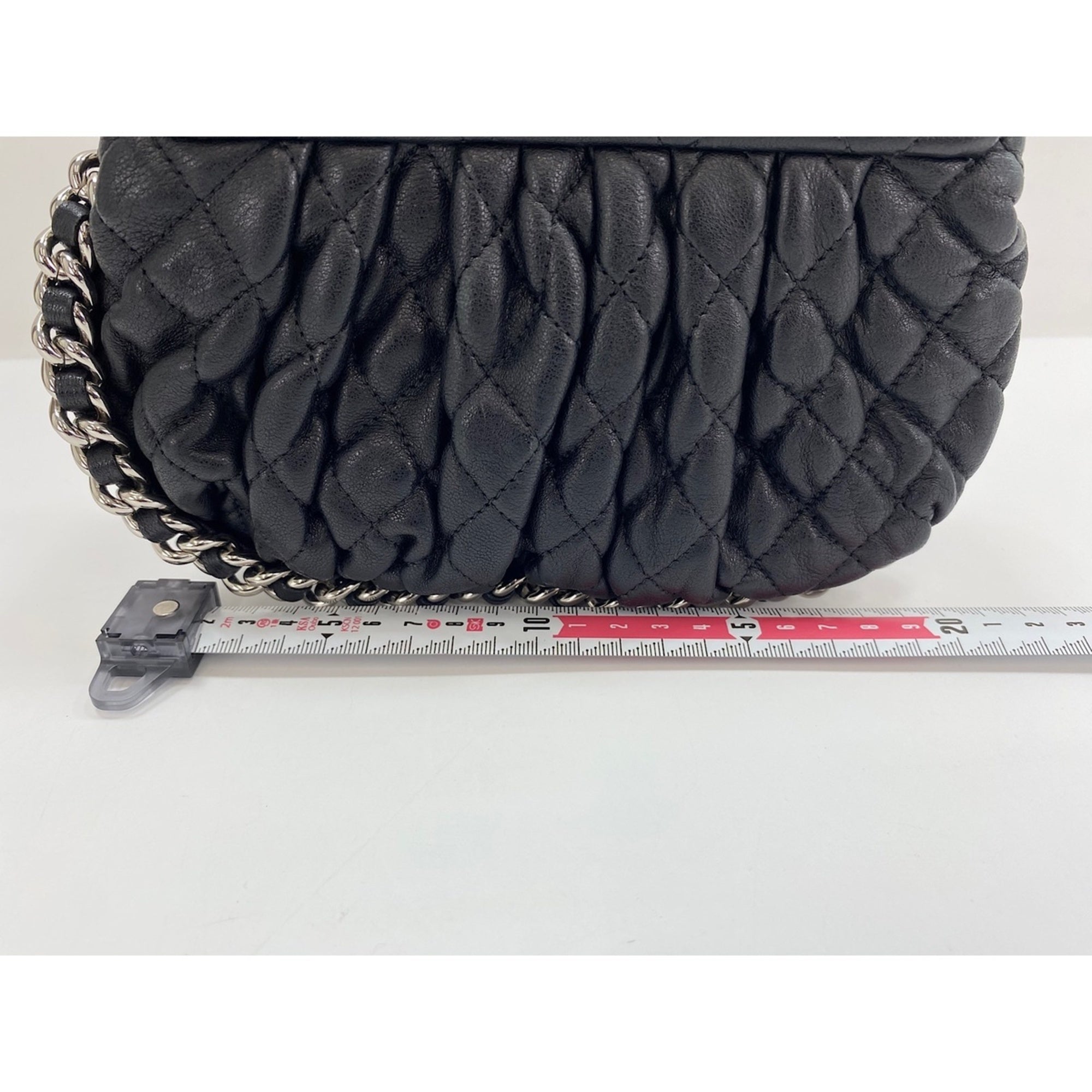 Chanel Black Shoulder Bag (Pre-Owned)
