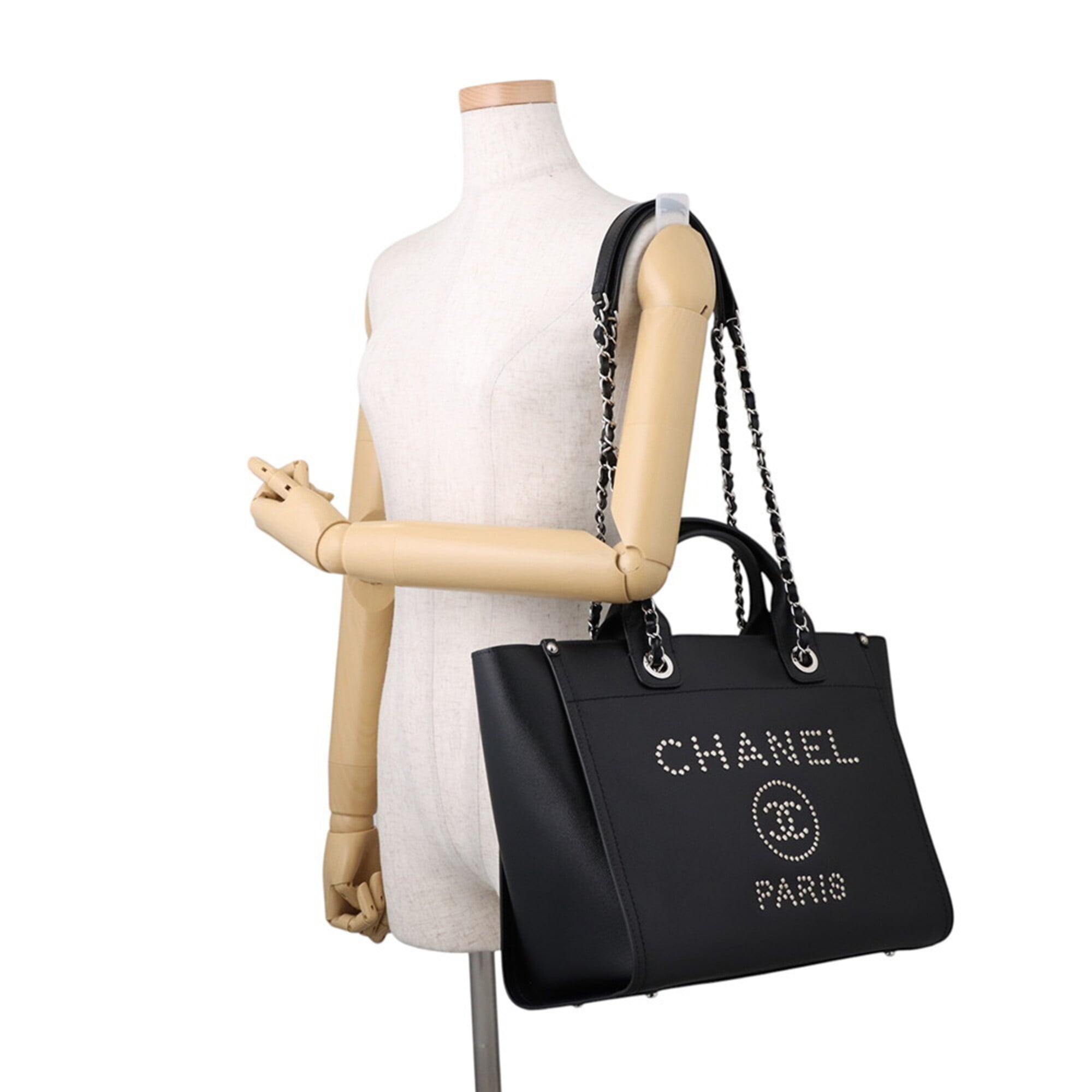 Chanel Black Grained Calfskin Handbag Shopping Bag Tote Bag (Pre-Owned)