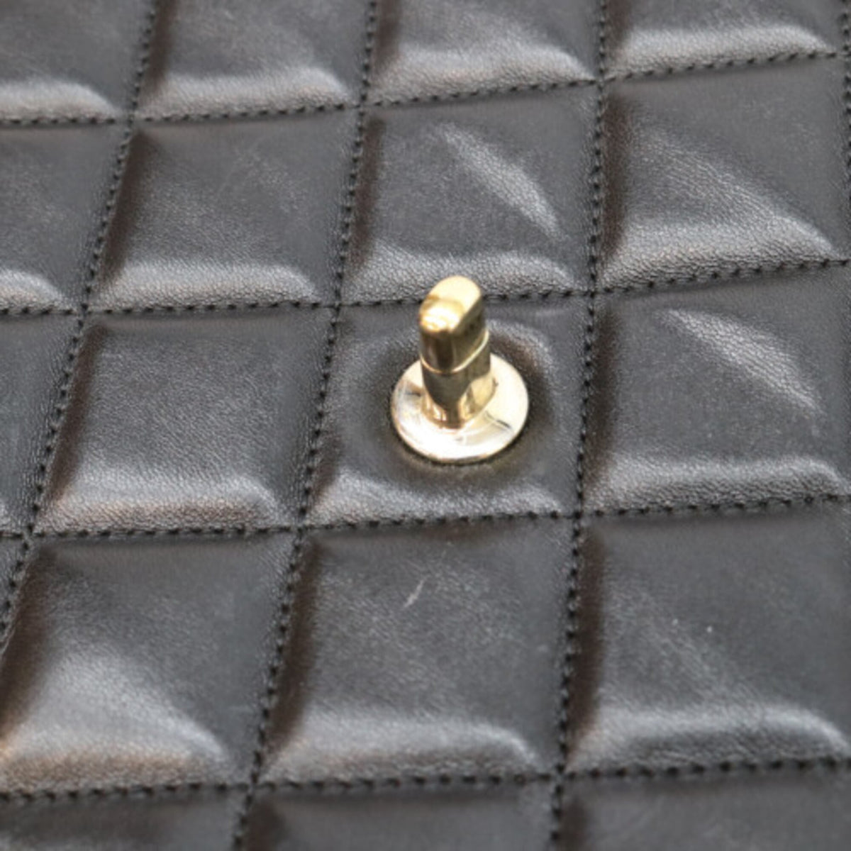 Chanel Black Leather Shoulder Bag (Pre-Owned)