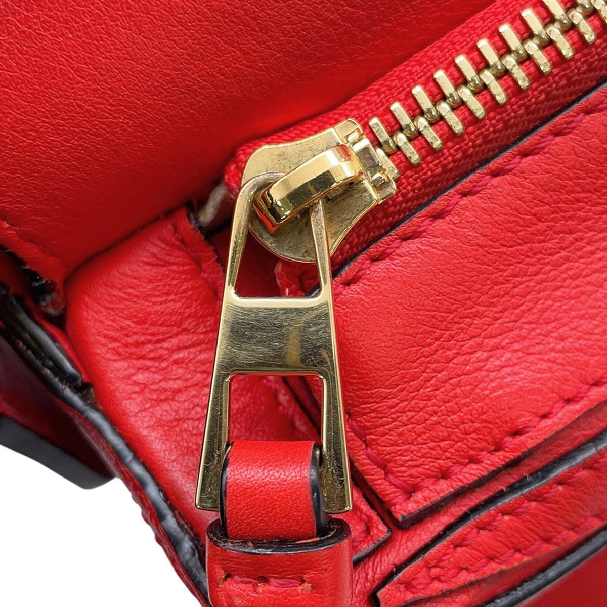 Loewe Red Color Leather Handbag Shoulder Bag (Pre-Owned)