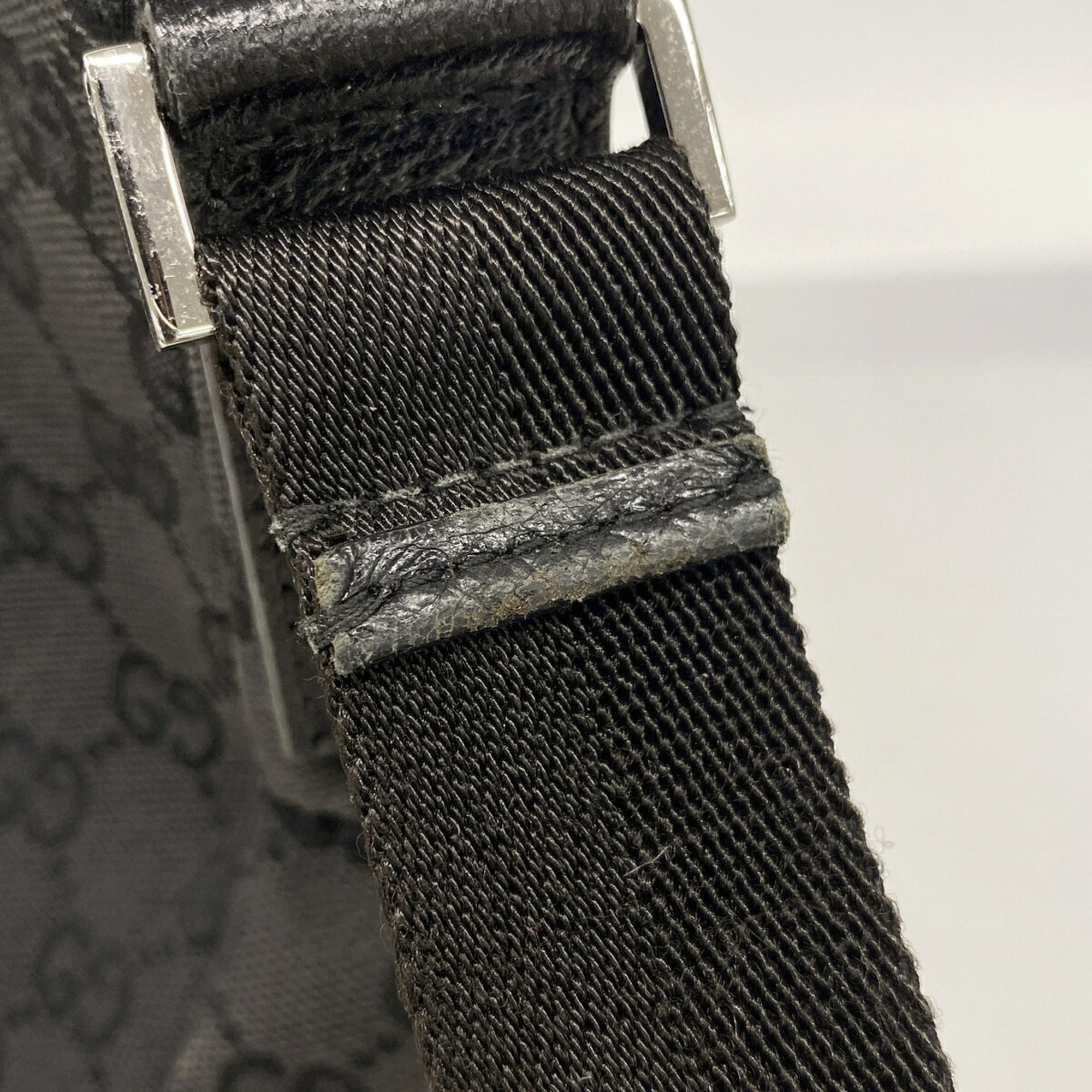 Gucci Black Canvas Shoulder Bag (Pre-Owned)