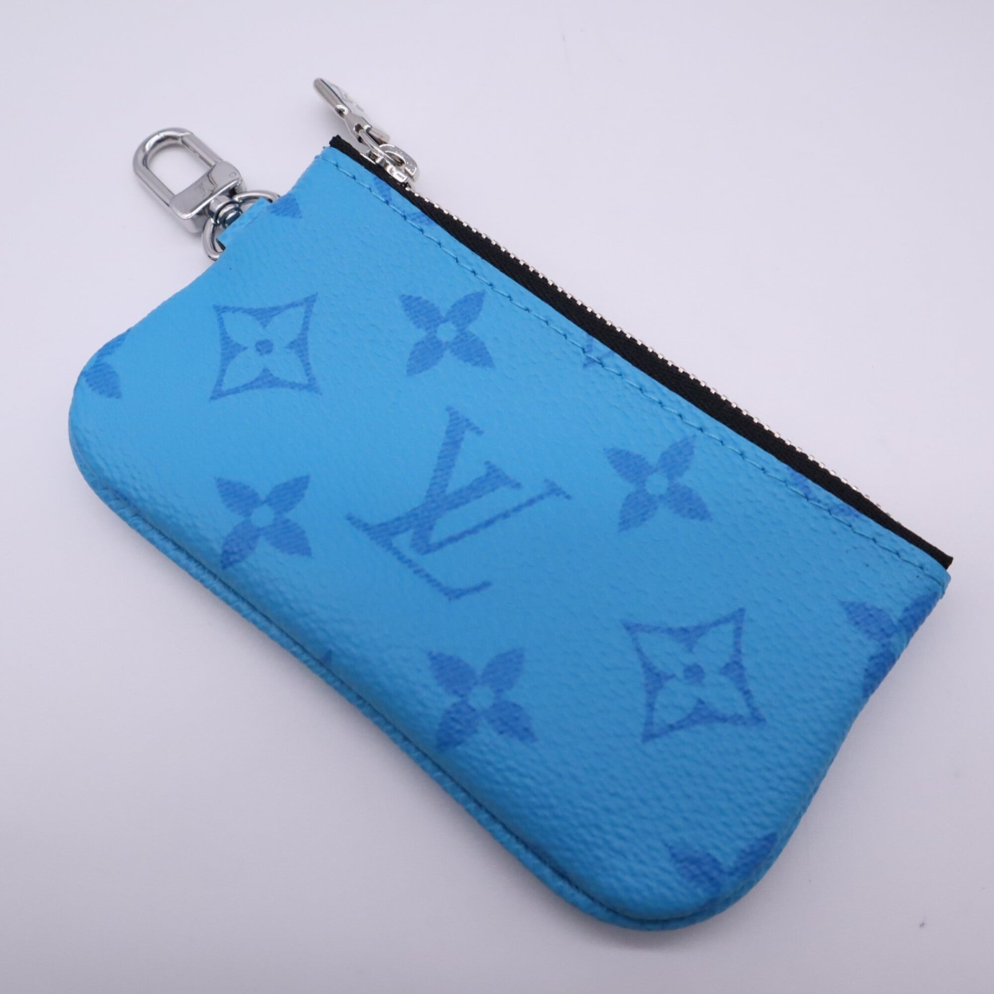 Louis Vuitton Taigarama Blue Leather Shoulder Bag Sling Bag (Pre-Owned)