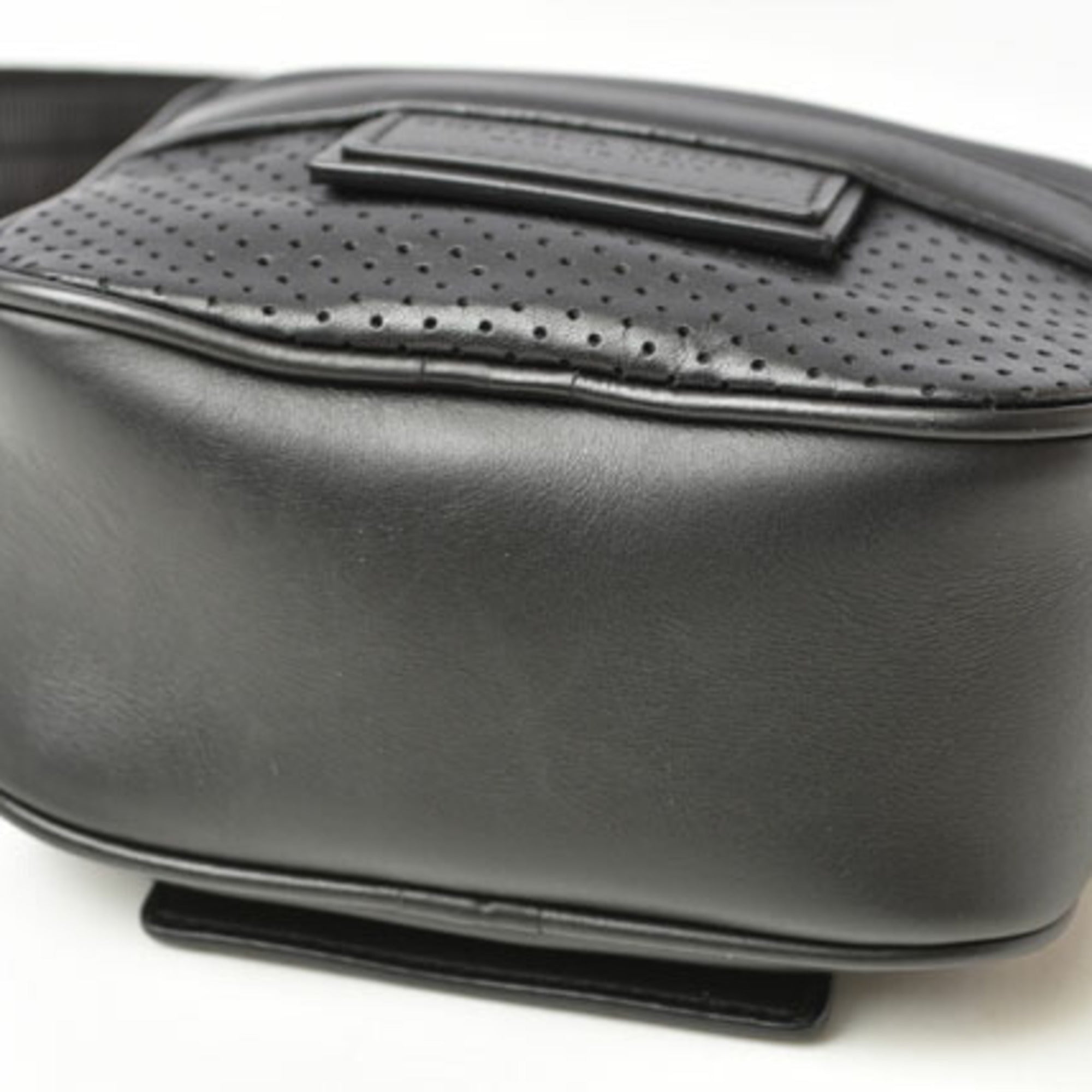 Bottega Veneta Black Leather Pouch Shoulder Bag (Pre-Owned)