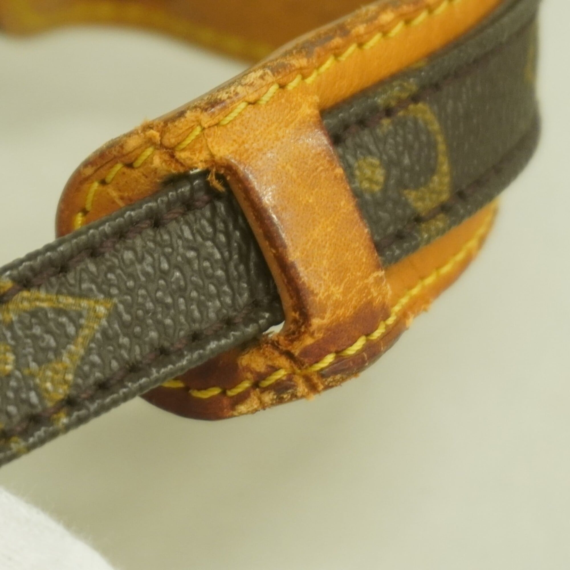 Louis Vuitton Brown Shoulder Bag (Pre-Owned)
