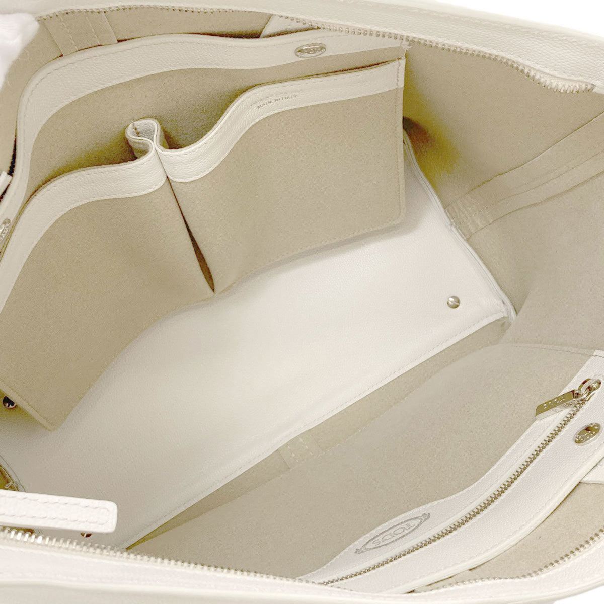 Tod's White Leather Tote Bag (Pre-Owned)