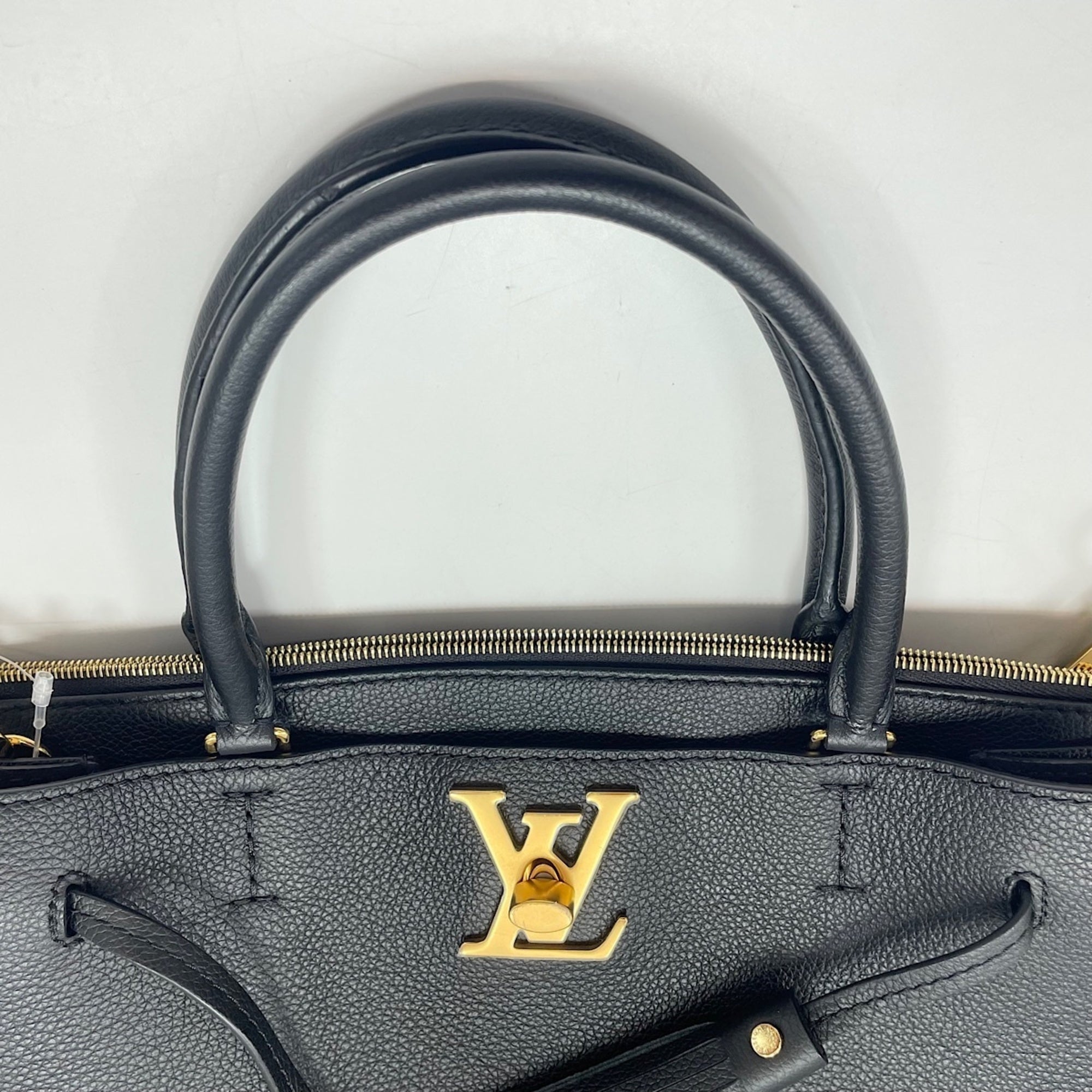 Louis Vuitton Black Handbag (Pre-Owned)