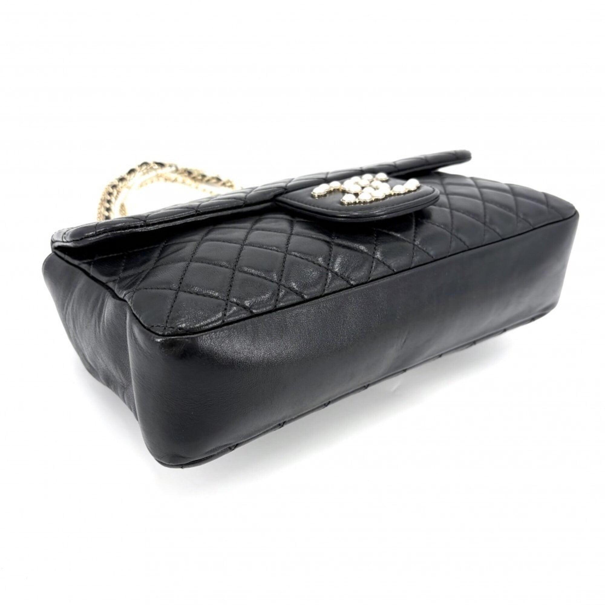 Chanel Black Leather Artificial Pearl Shoulder Bag (Pre-Owned)