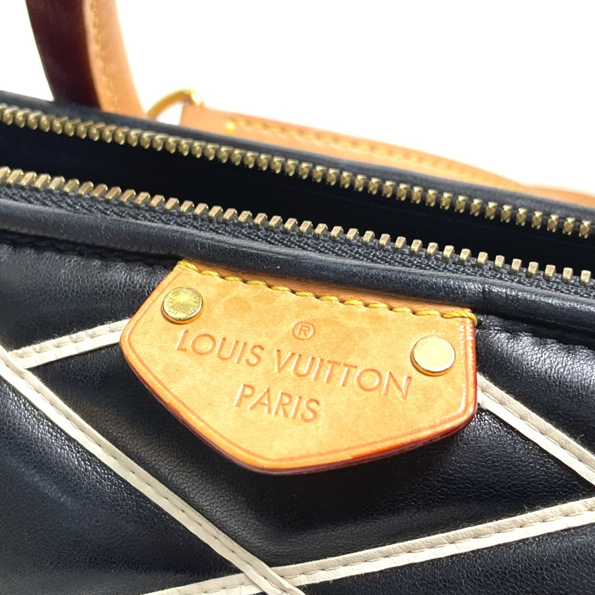 Louis Vuitton Black Leather Handbag (Pre-Owned)