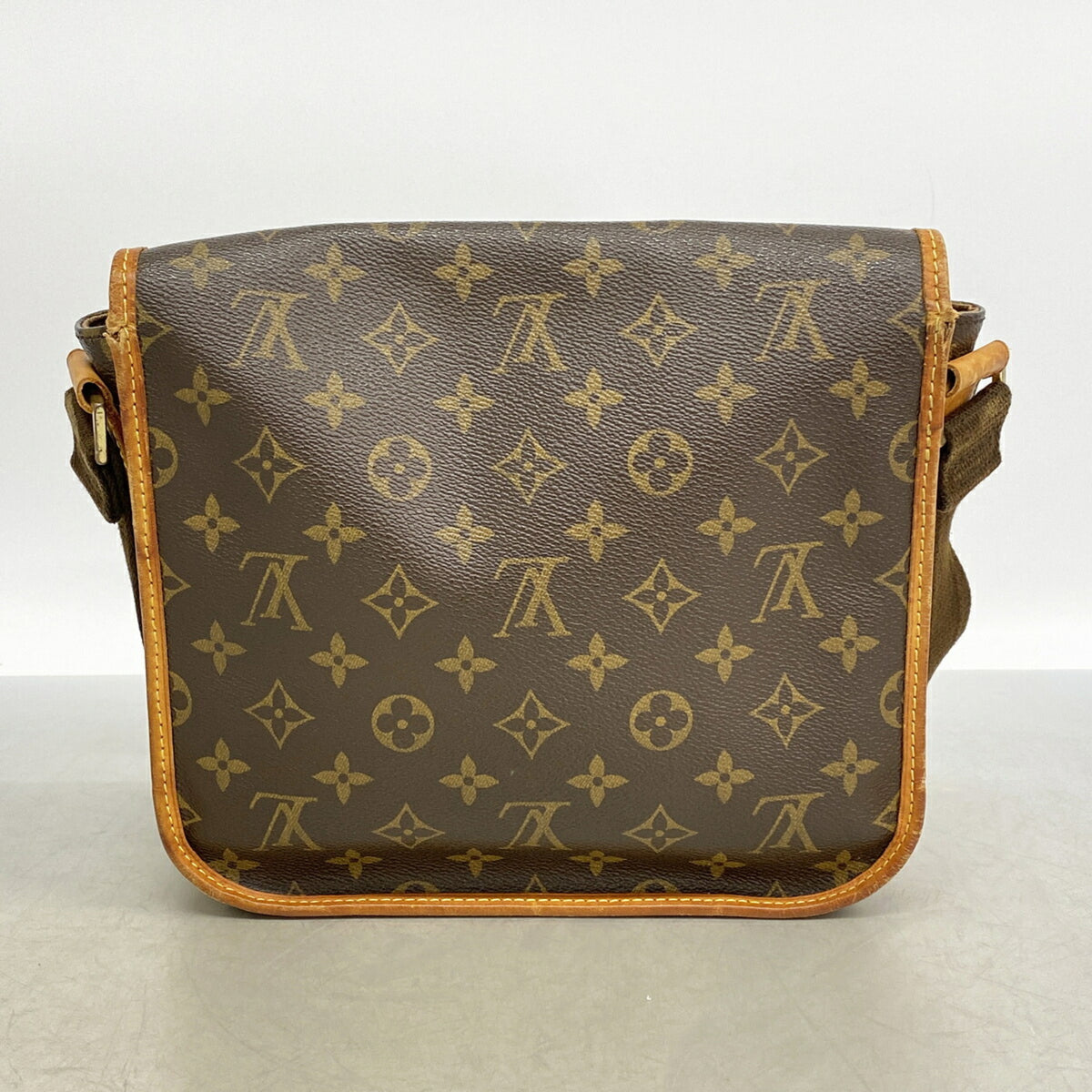 Louis Vuitton Brown Shoulder Bag (Pre-Owned)