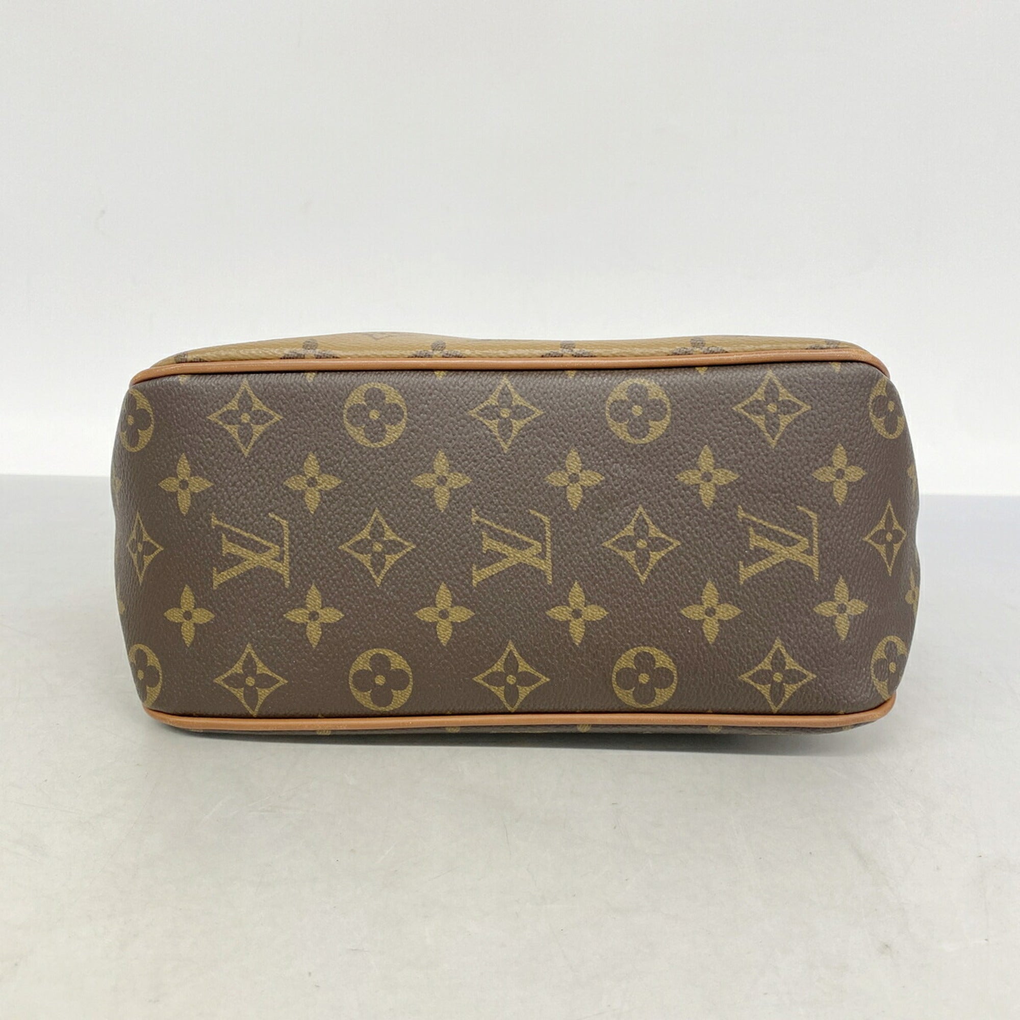 Louis Vuitton Brown Shoulder Bag (Pre-Owned)