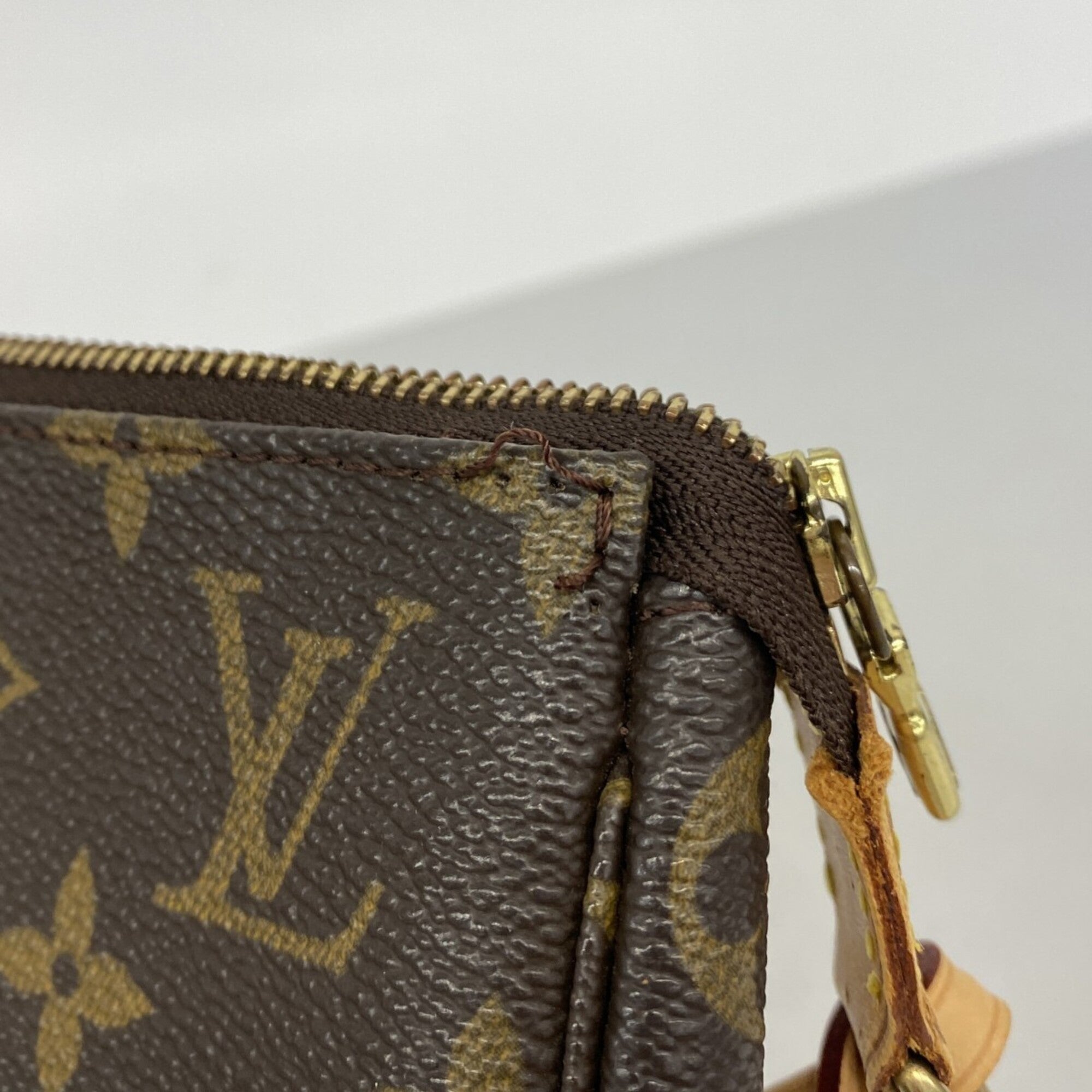 Louis Vuitton Brown Pouch (Pre-Owned)
