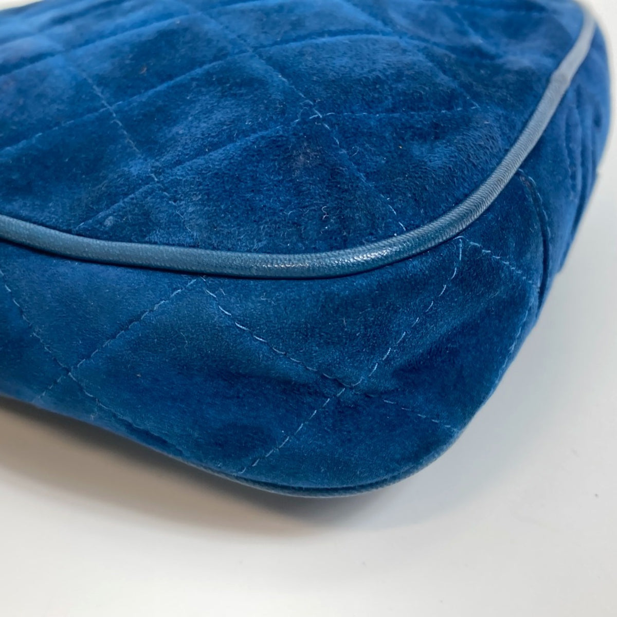 Chanel Blue Leather Handbag (Pre-Owned)
