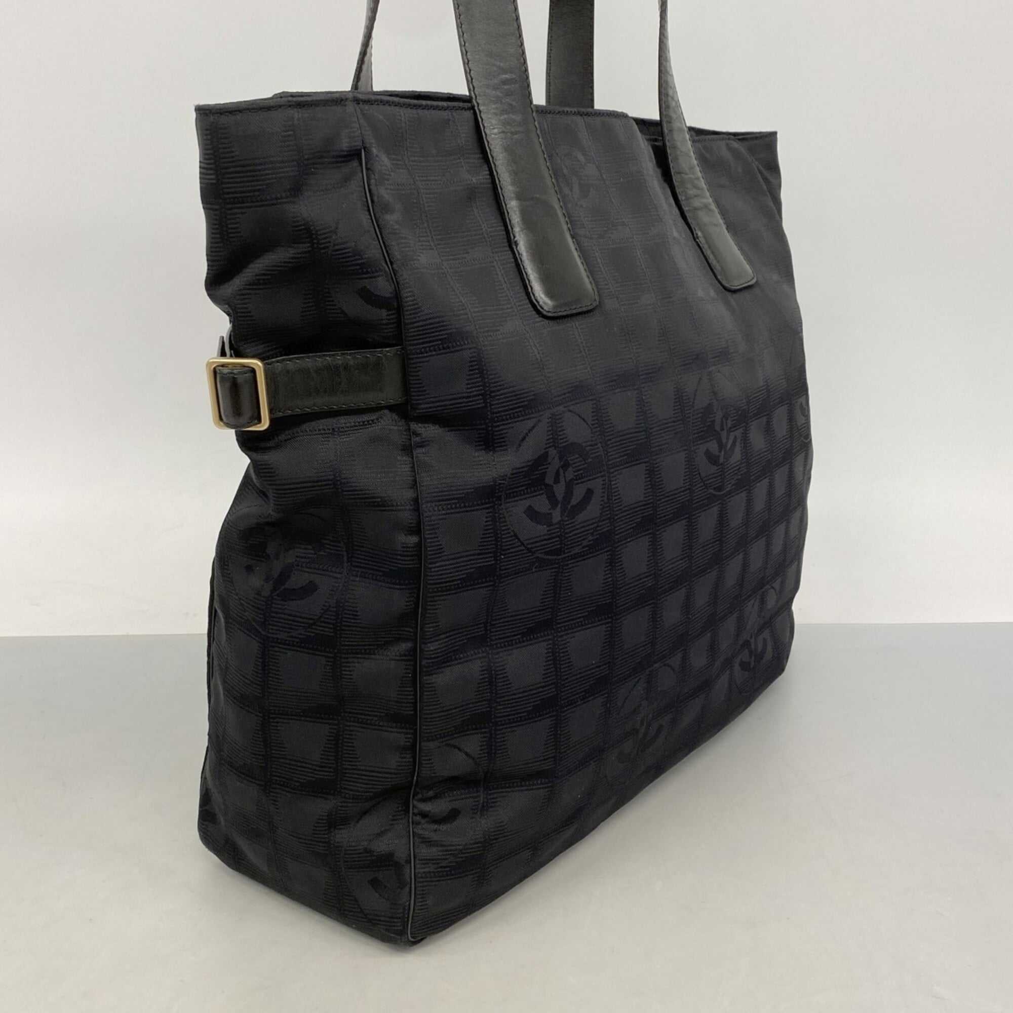 Chanel Black Nylon Tote Bag (Pre-Owned)