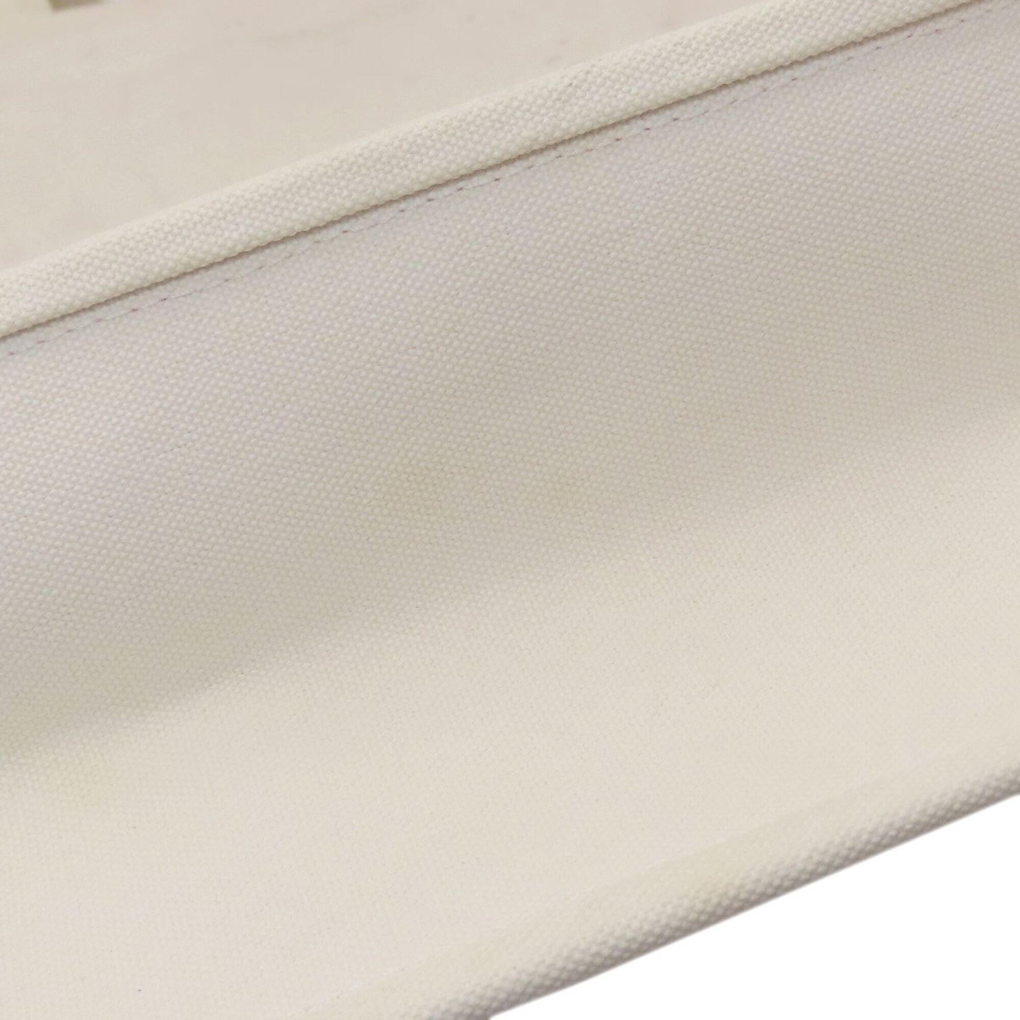 Chanel White Canvas Tote Bag (Pre-Owned)