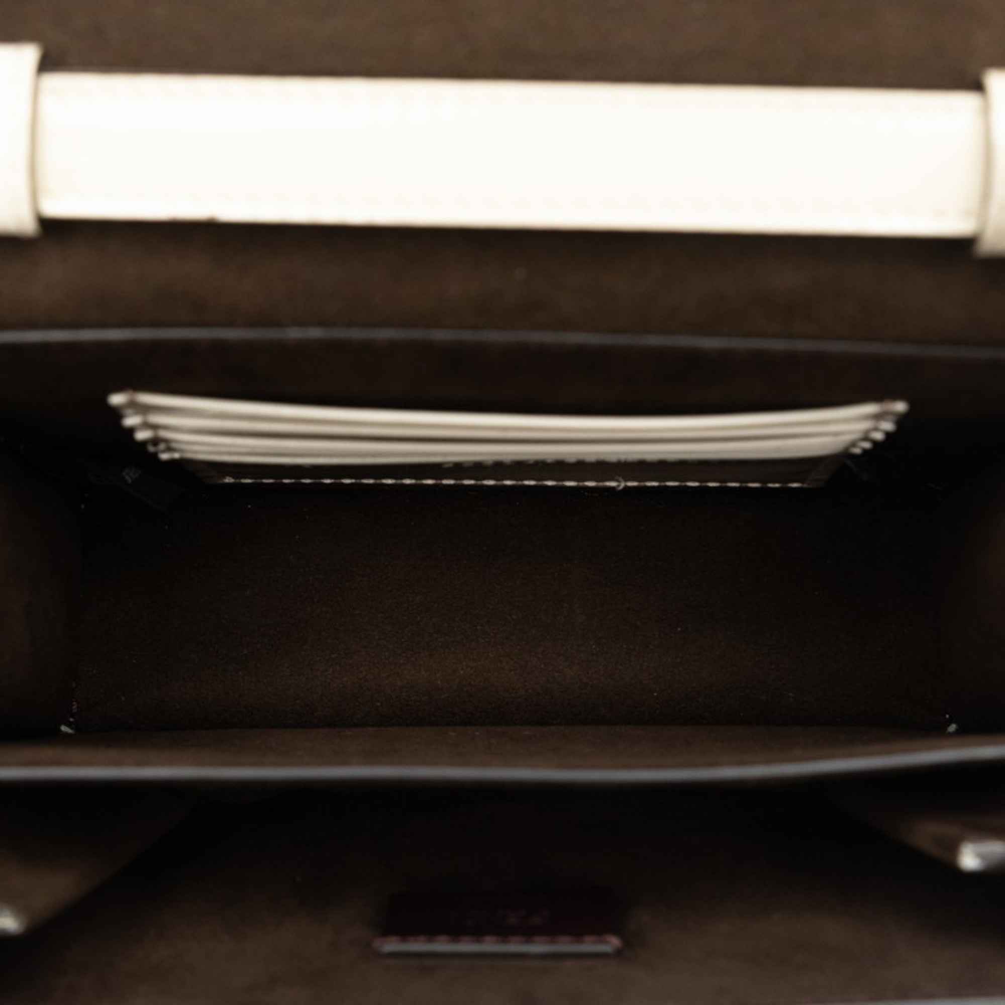 Fendi Ivory White Patent Leather Shoulder Bag (Pre-Owned)
