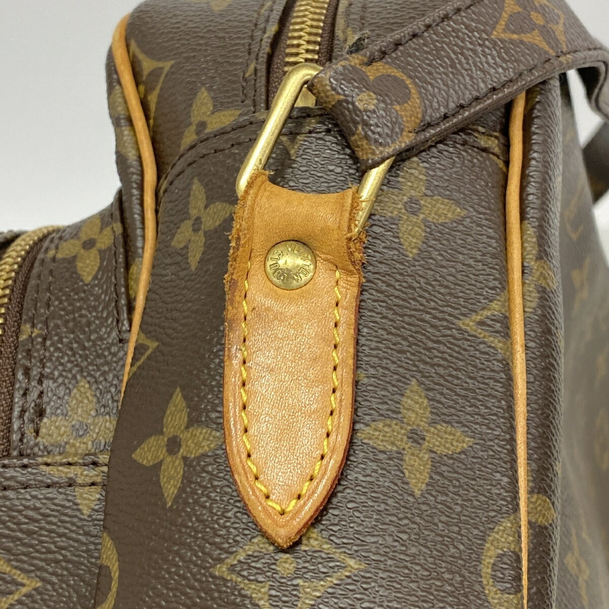 Louis Vuitton Brown Shoulder Bag (Pre-Owned)
