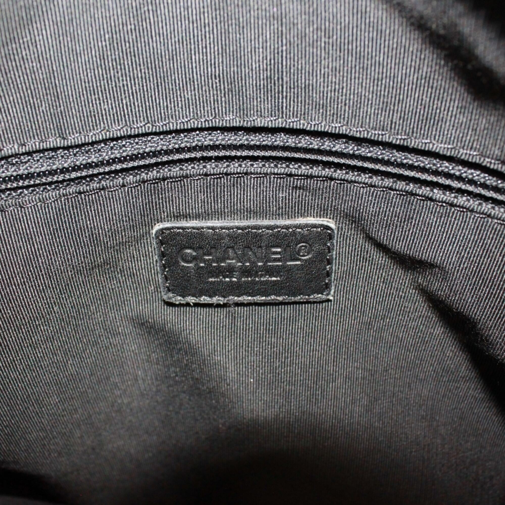 Chanel Black Leather Handbag (Pre-Owned)