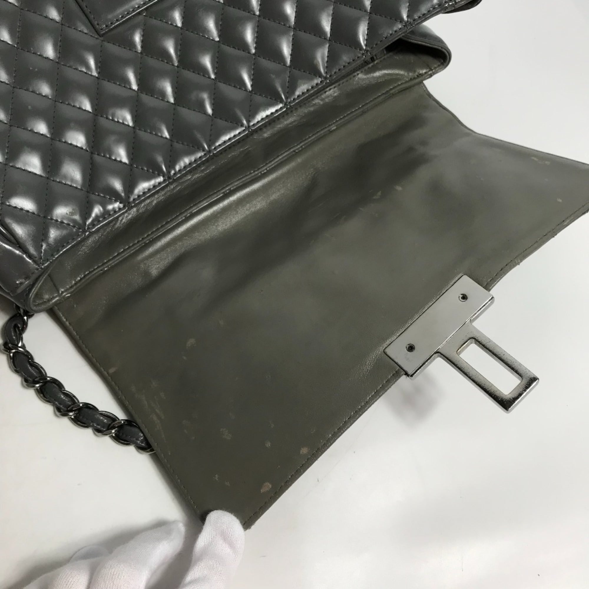 Chanel Gray Leather Handbag Shoulder Bag (Pre-Owned)