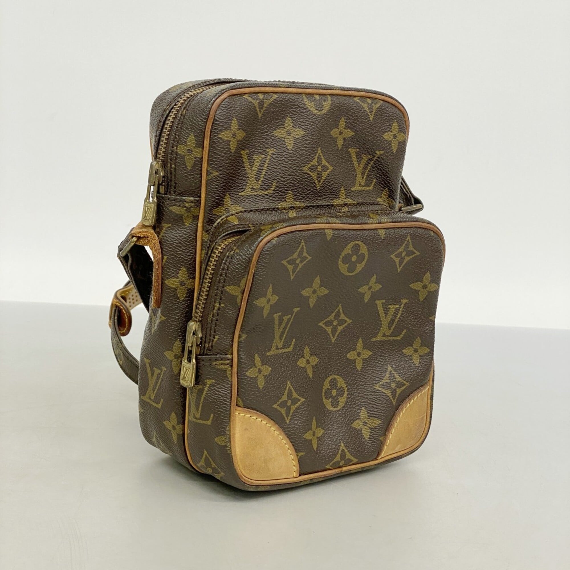 Louis Vuitton Brown Shoulder Bag (Pre-Owned)