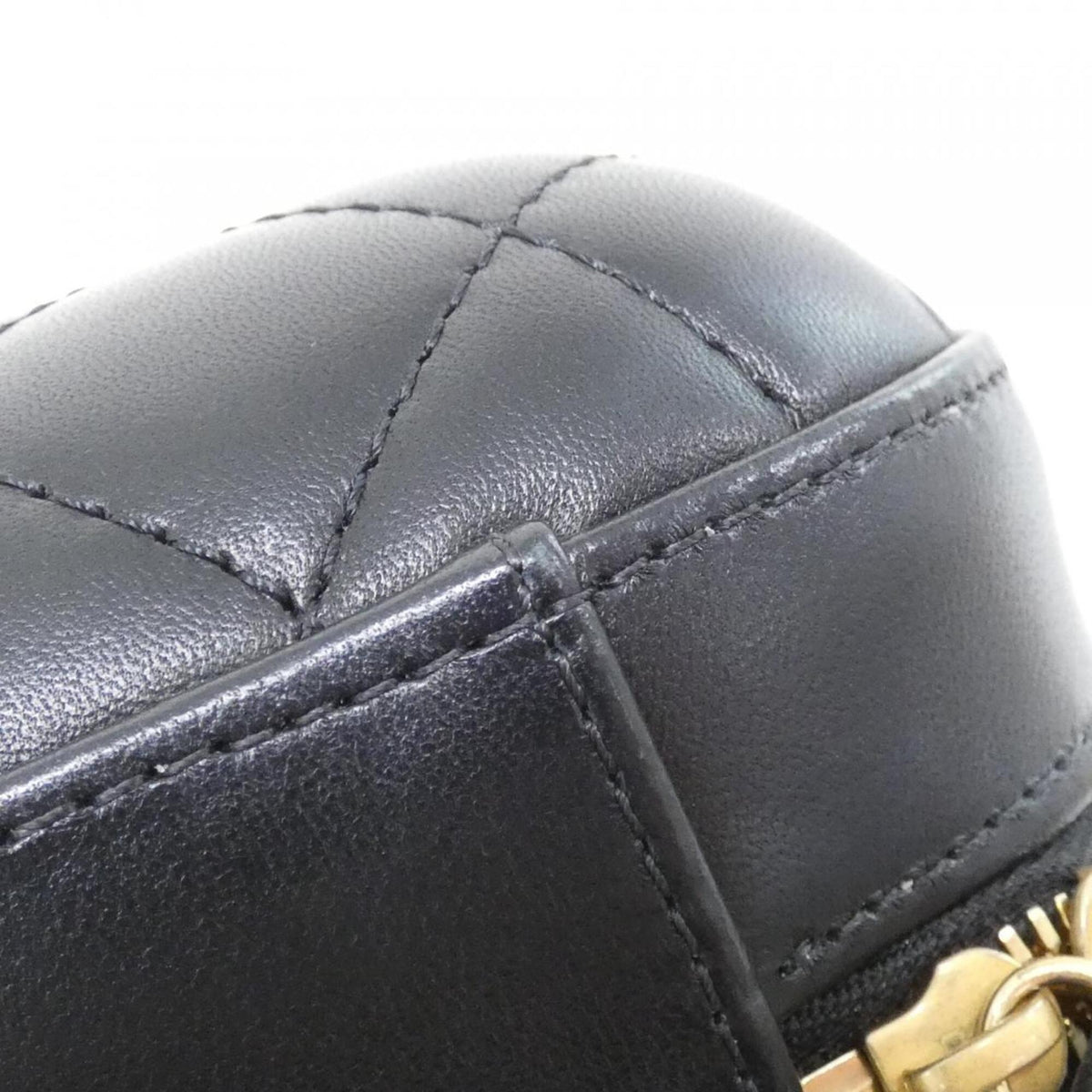 Chanel Black Leather Handbag (Pre-Owned)