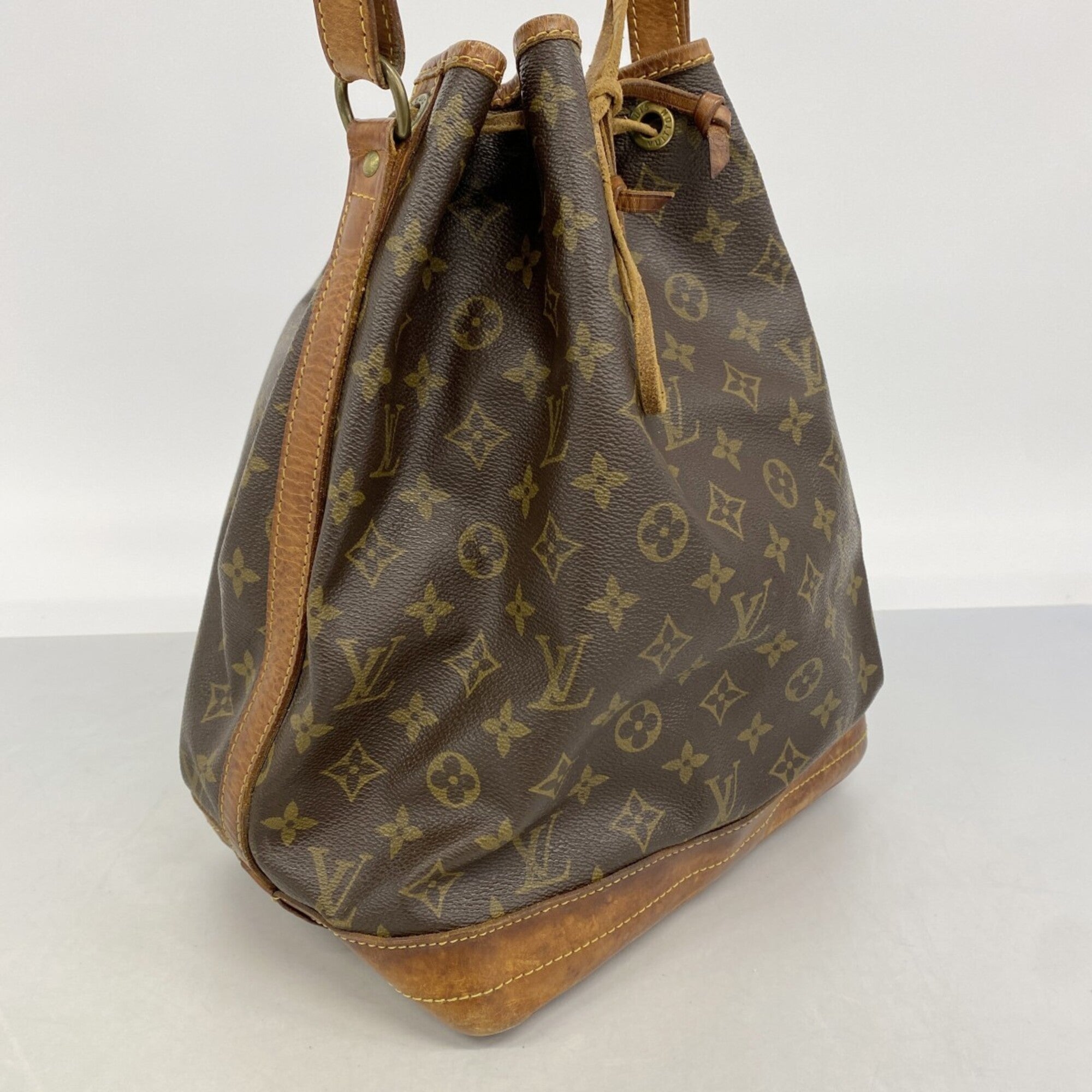 Louis Vuitton Brown Shoulder Bag (Pre-Owned)