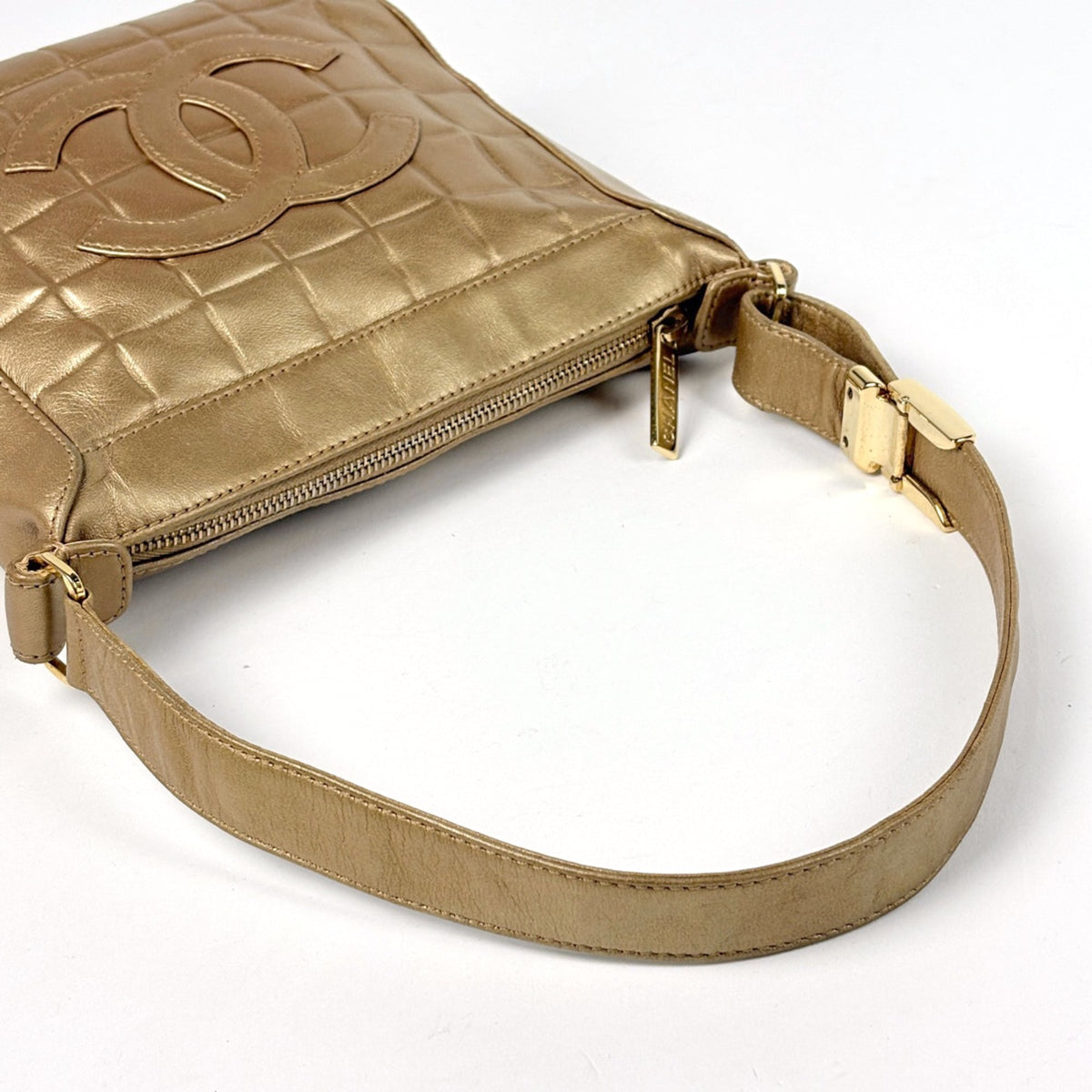 Chanel Chocolate Bar Gold Leather Shoulder Bag (Pre-Owned)