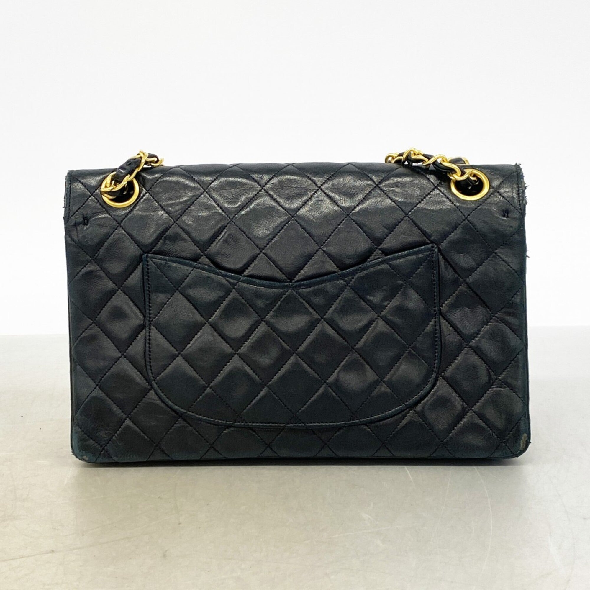 Chanel Black Leather Shoulder Bag (Pre-Owned)