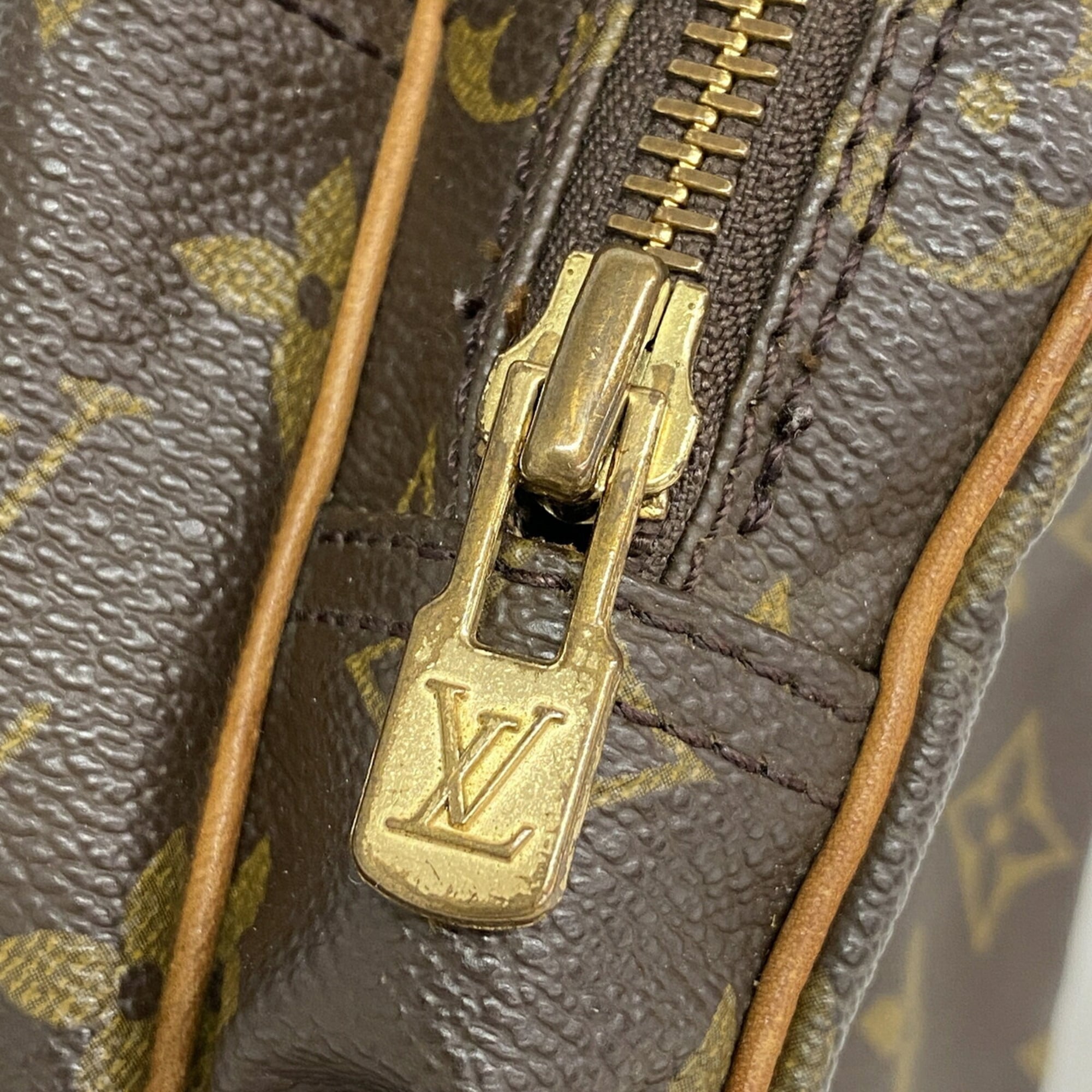 Louis Vuitton Brown Shoulder Bag (Pre-Owned)