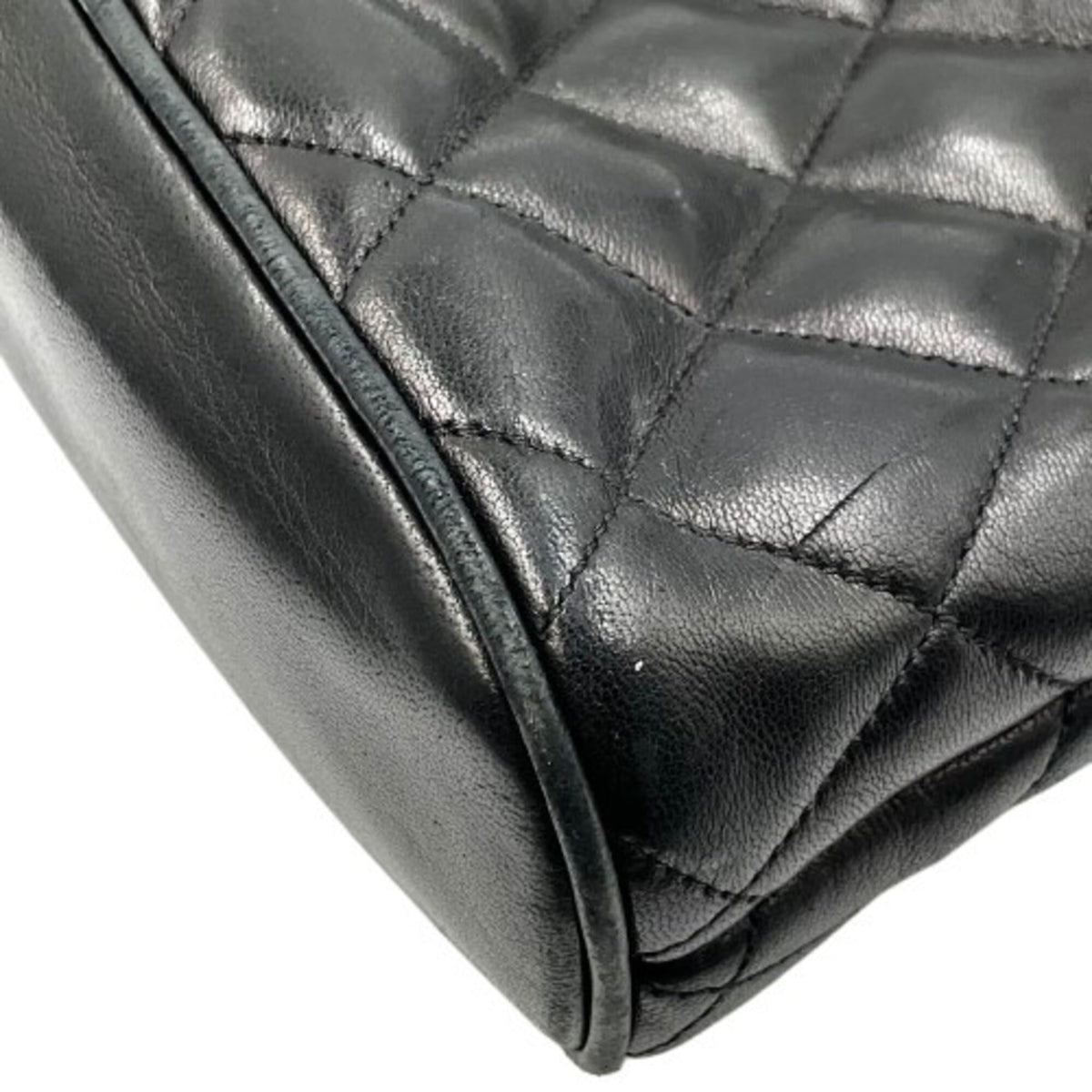 Chanel Matelasse Black Leather Shoulder Bag (Pre-Owned)